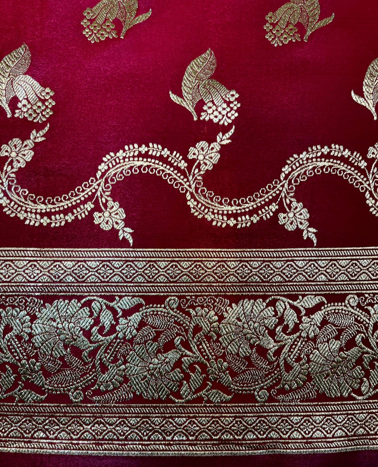 Red Banaras Katan Silk Saree with Body Butti and Border Design b0445ds