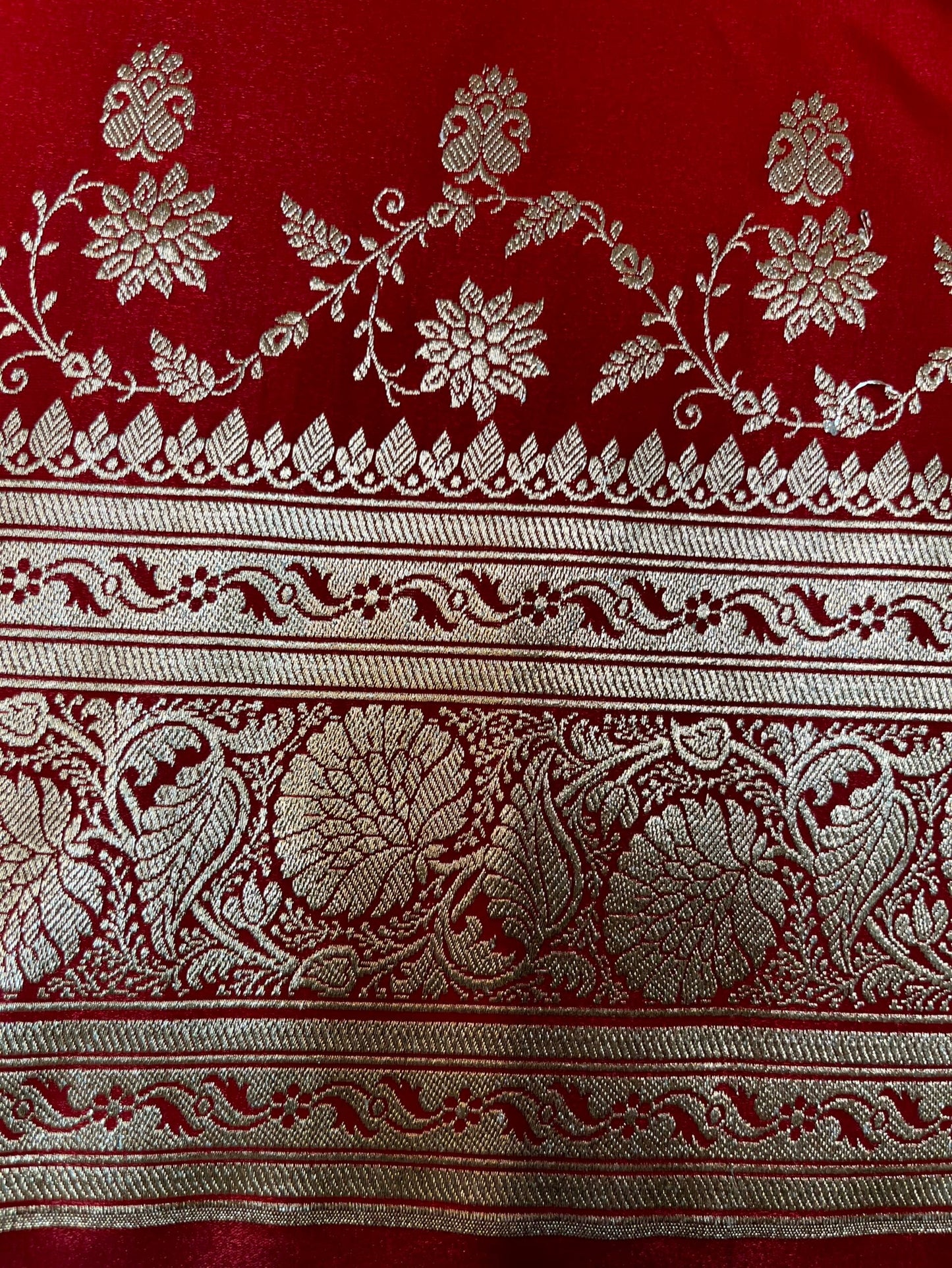 Red Banaras Katan Silk Saree with Body Butti and Border Design b0449ds