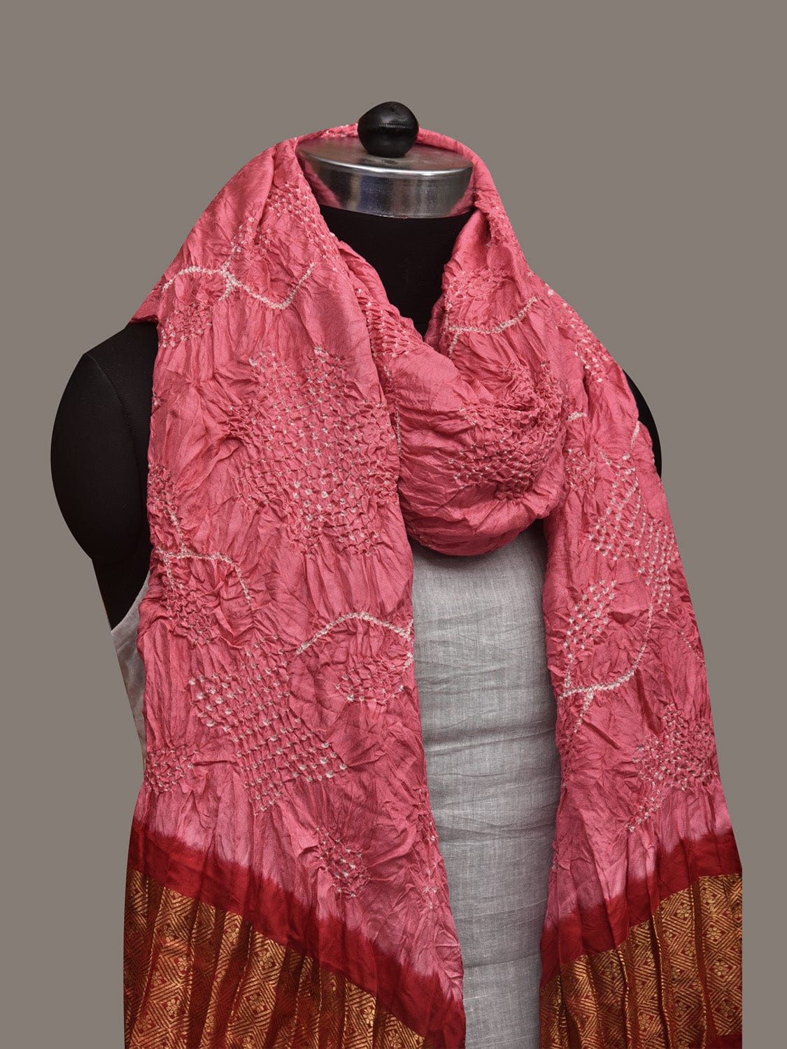 Baby Pink and Red Bandhani Kanchipuram Silk Handloom Dupatta with Floral Work Design ds2986