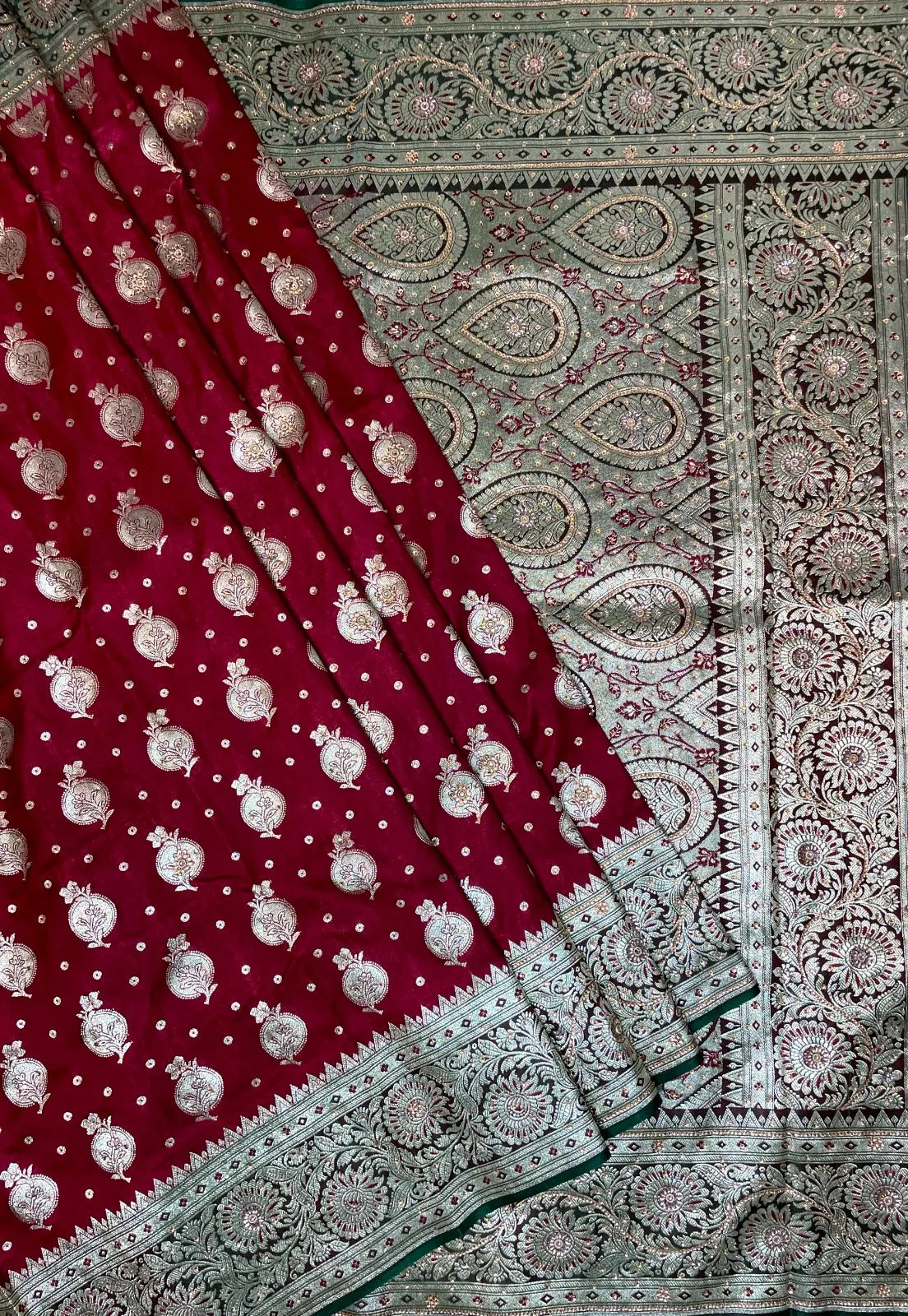 Banaras Katan Silk Saree with Contrast Blouse with Body Butti and Stone Work Design b0160ds