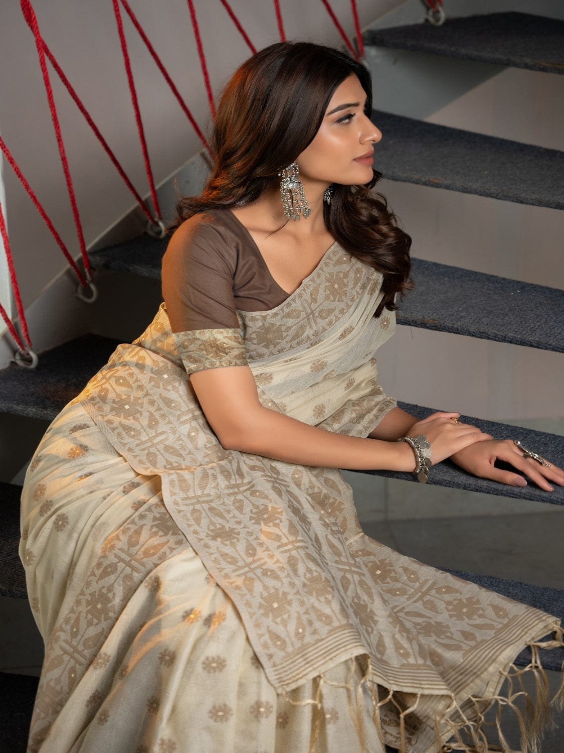 Biege and Light Brown Dhakai Jamdani Cotton Viscose Saree with Buta and Pallu-Border Design dj0112
