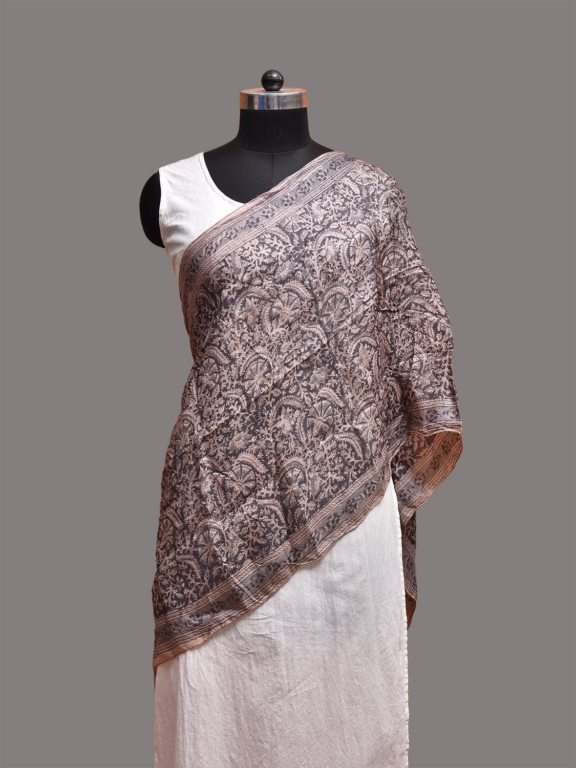 Black and Cream Kalamkari Block Print Tussar Stole with Floral Design ds3741