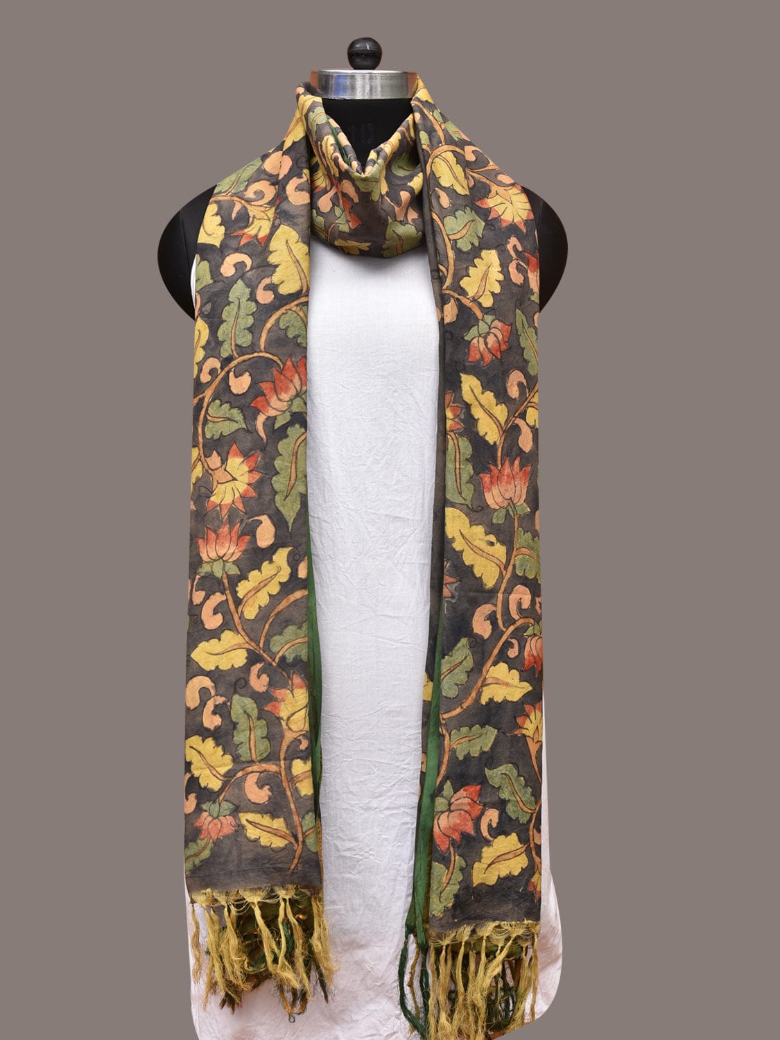 Black and Green Kalamkari Hand Painted Kanchipuram Silk Dupatta with Floral Design ds3353