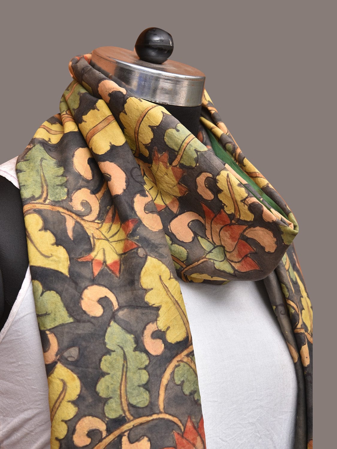 Black and Green Kalamkari Hand Painted Kanchipuram Silk Dupatta with Floral Design ds3353