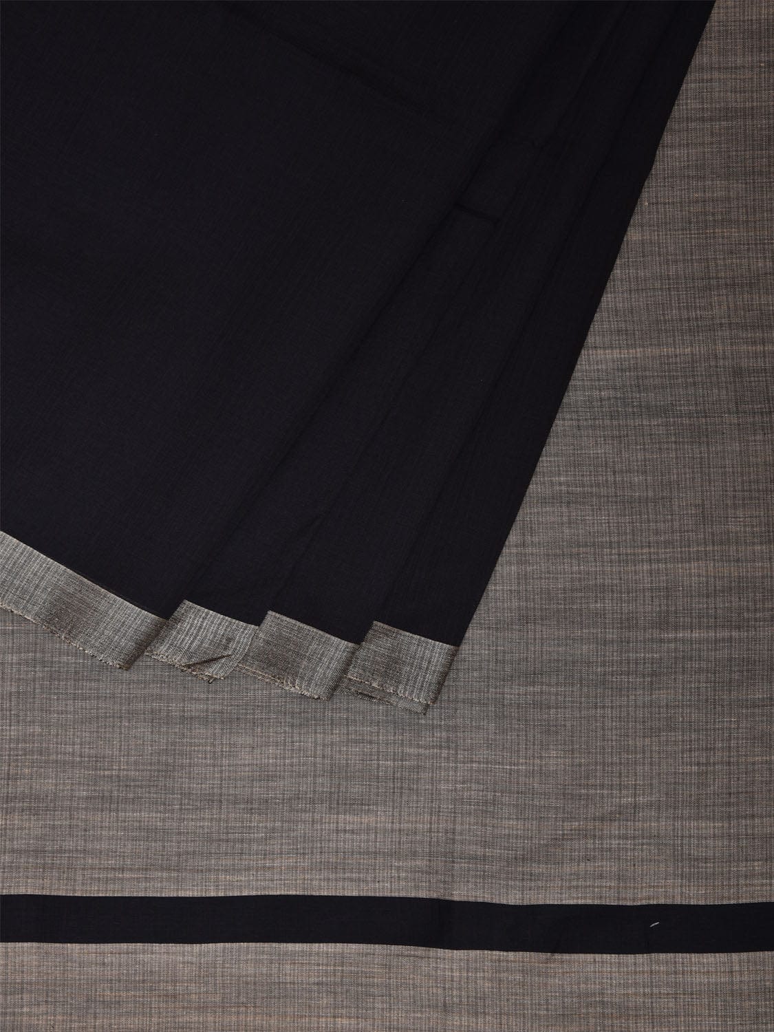 Black and Grey Cotton Plain Saree with Small Border and Contrast Pallu Design o0673