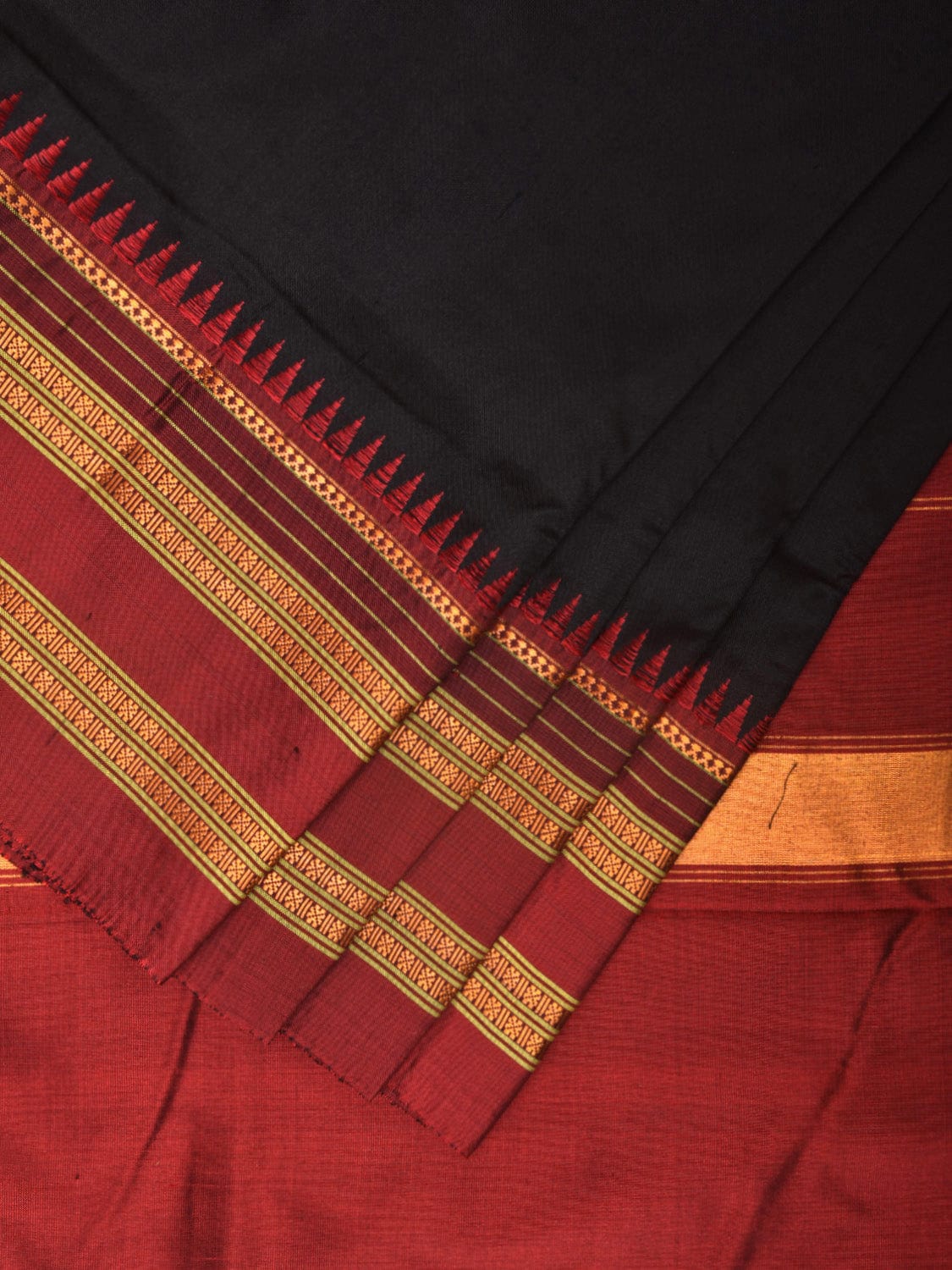 Black and Maroon Narayanpet Silk Handloom Plain Saree with Contrast Pallu Design No Blouse np0932