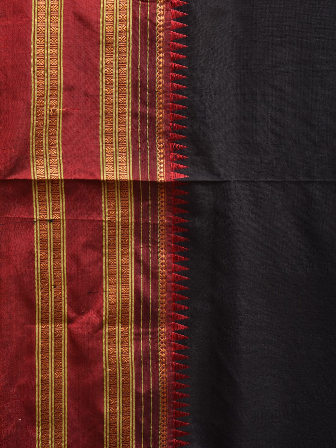 Black and Maroon Narayanpet Silk Handloom Plain Saree with Contrast Pallu Design No Blouse np0932