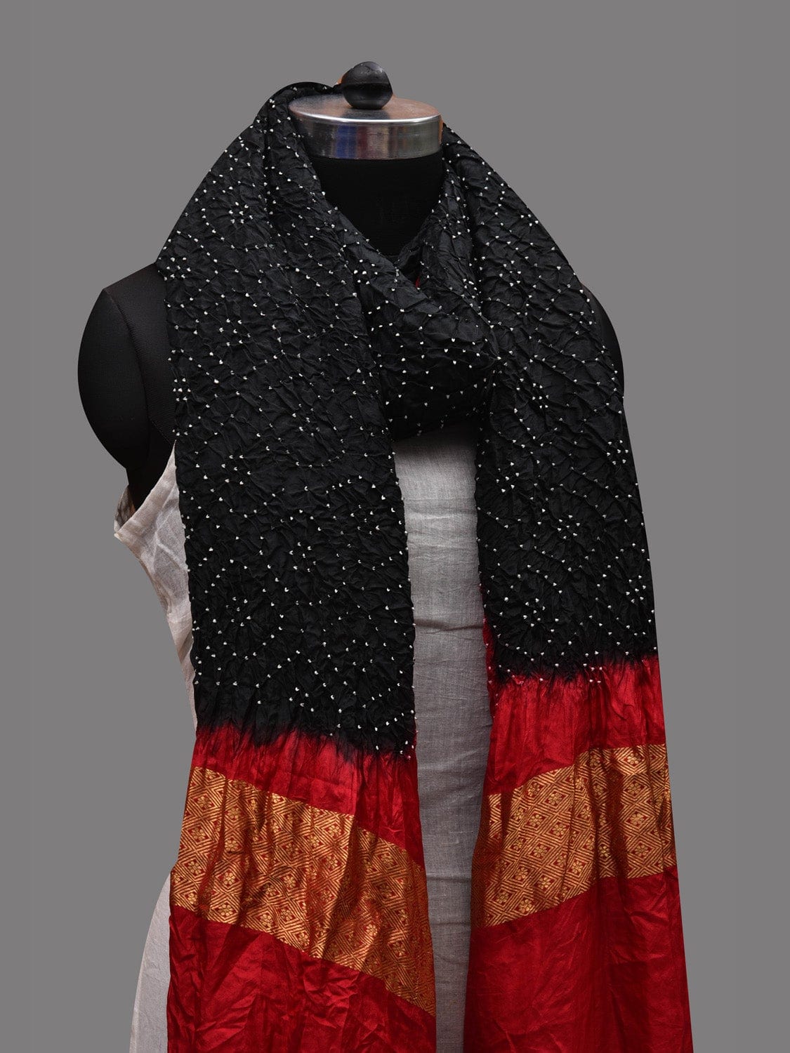 Black and Red Bandhani Kanchipuram Silk Handloom Dupatta with Border Design ds2611