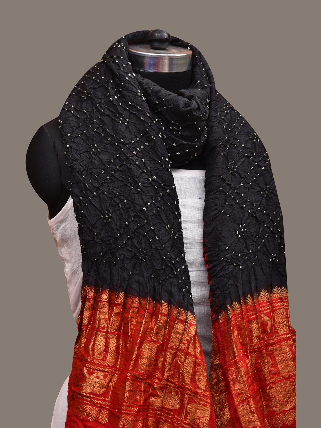 Black and Red Bandhani Kanchipuram Silk Handloom Dupatta with Border Design ds2695