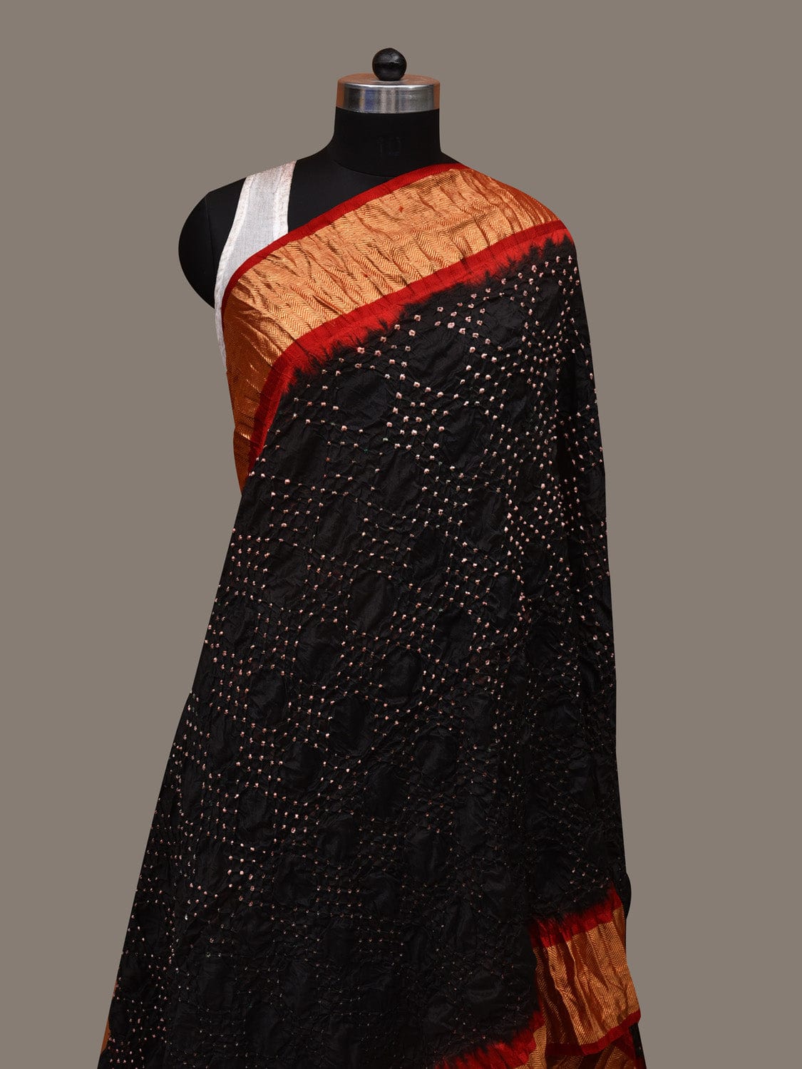 Black and Red Bandhani Kanchipuram Silk Handloom Dupatta with Border Design ds2917