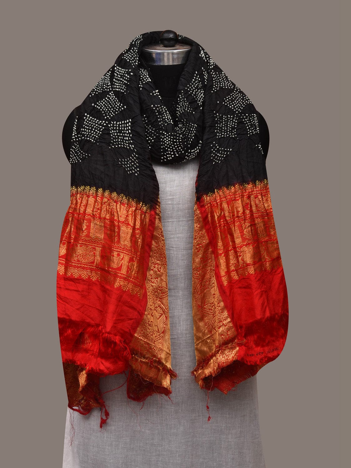 Black and Red Bandhani Kanchipuram Silk Handloom Dupatta with Border Design ds2963