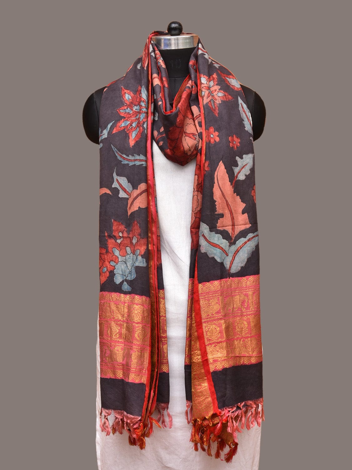 Black and Red Kalamkari Hand Painted Kancipuram Silk Handloom Dupatta with Floral Design ds3319