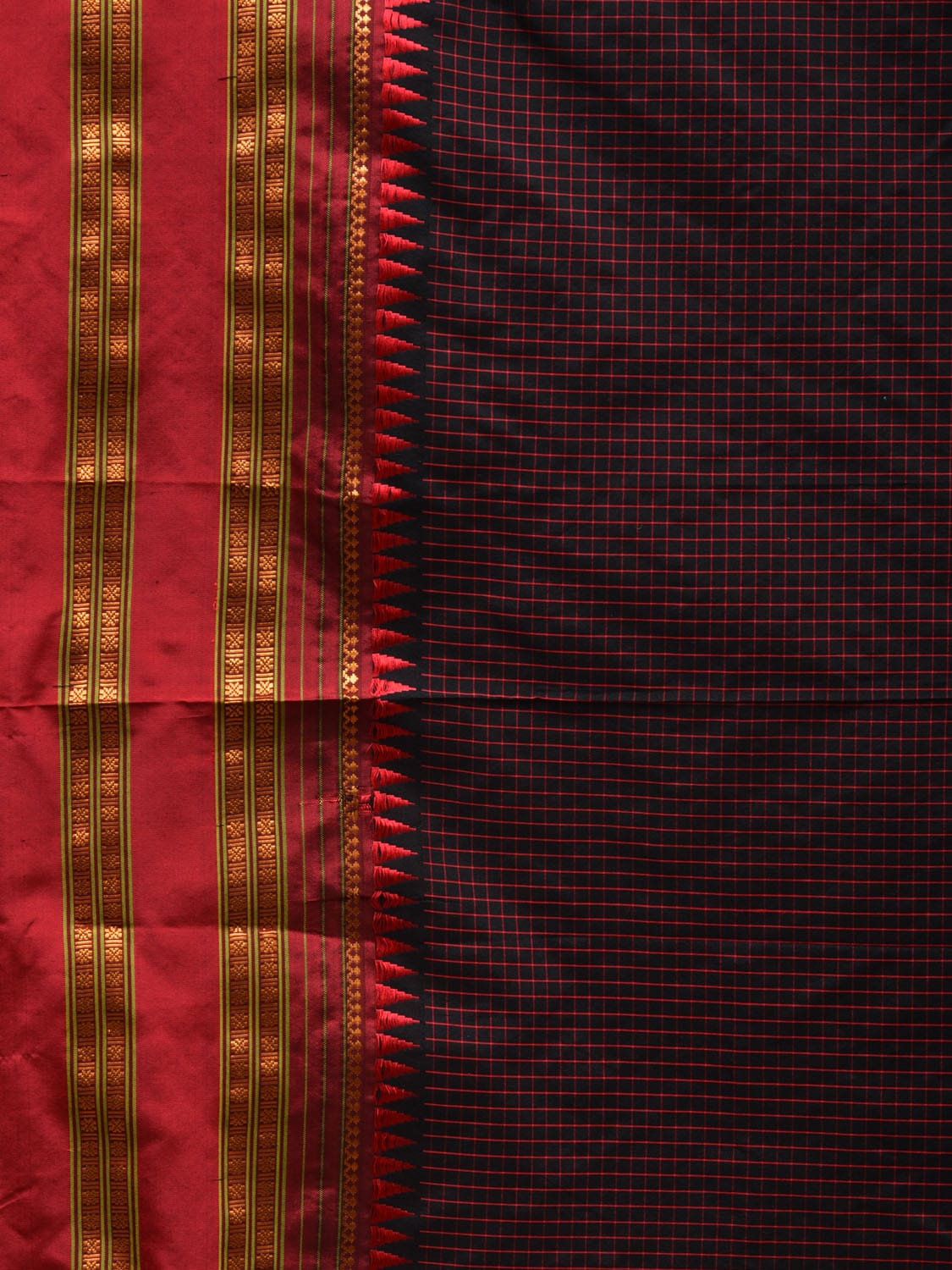 Black and Red Narayanpet Silk Handloom Saree with Checks and Traditional Border Design No Blouse np0550