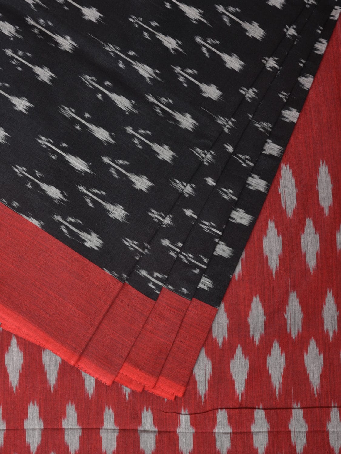 Black and Red Pochampally Ikat Cotton Handloom Saree with Arrow Head Design No Blouse i0781