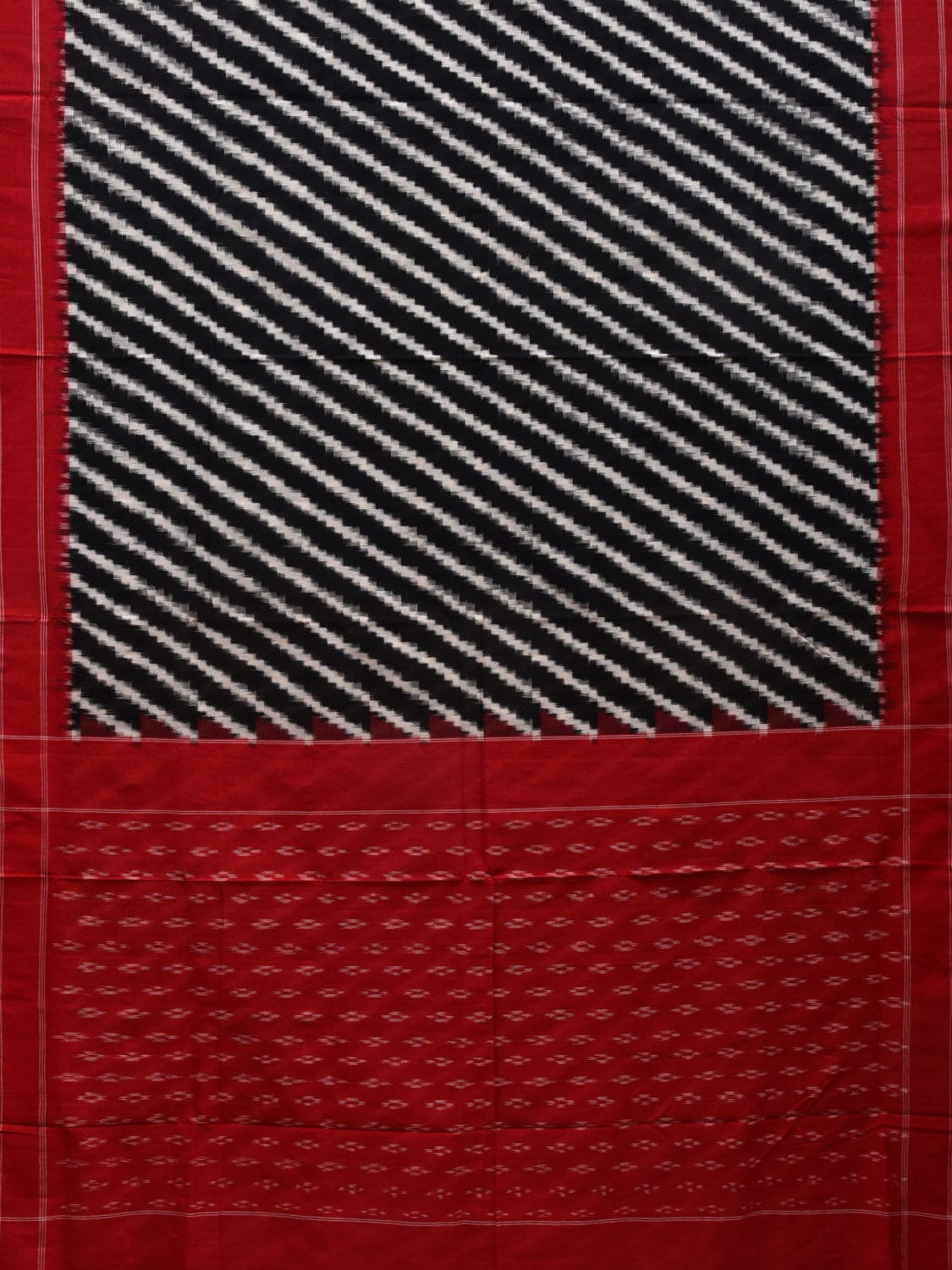 Black and Red Pochampally Ikat Cotton Handloom Saree with Diagonal Design i0671