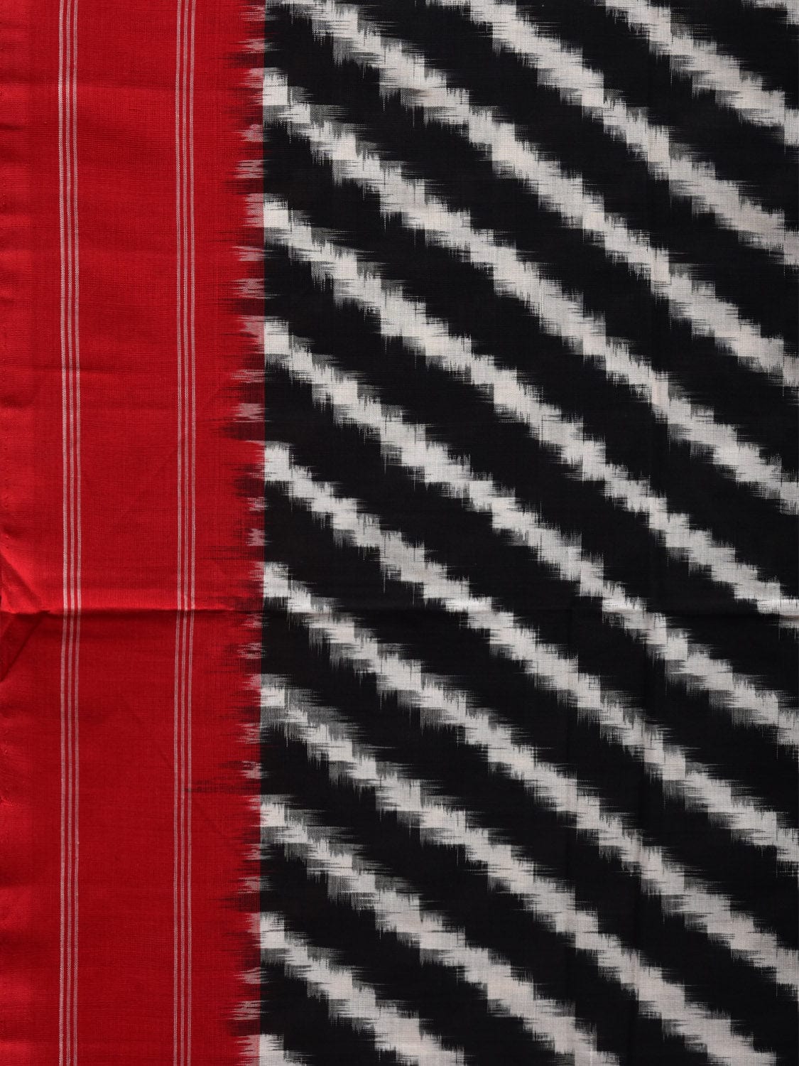 Black and Red Pochampally Ikat Cotton Handloom Saree with Diagonal Design i0671
