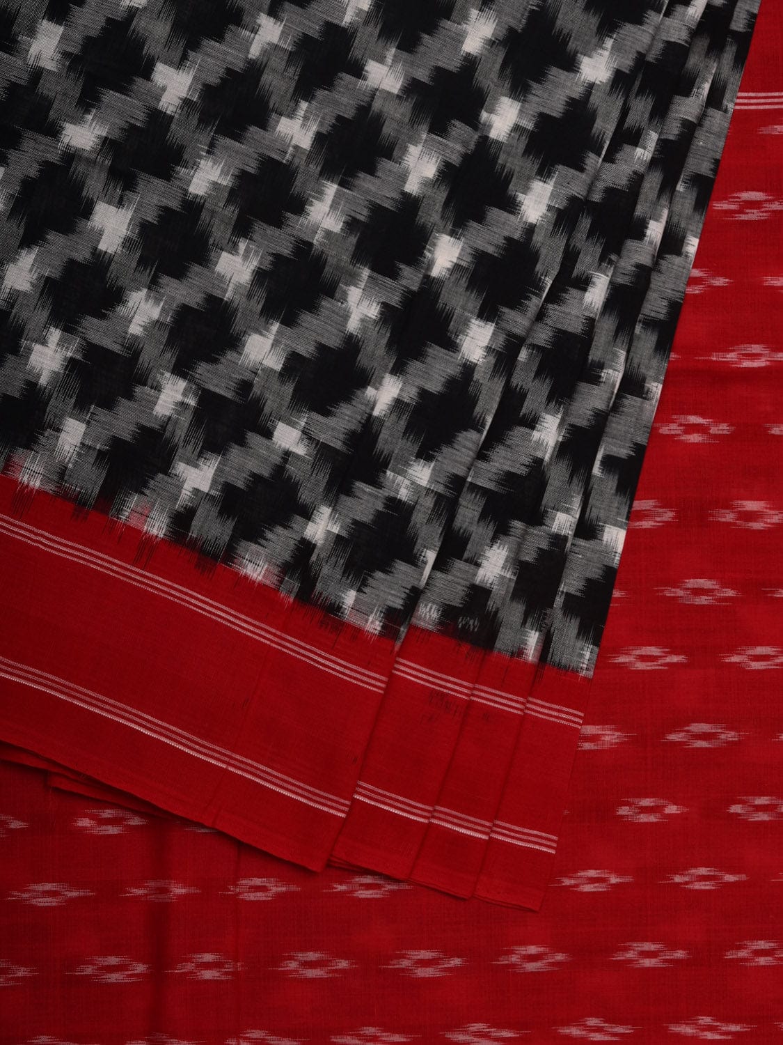Black and Red Pochampally Ikat Cotton Handloom Saree with Grill Design i0674