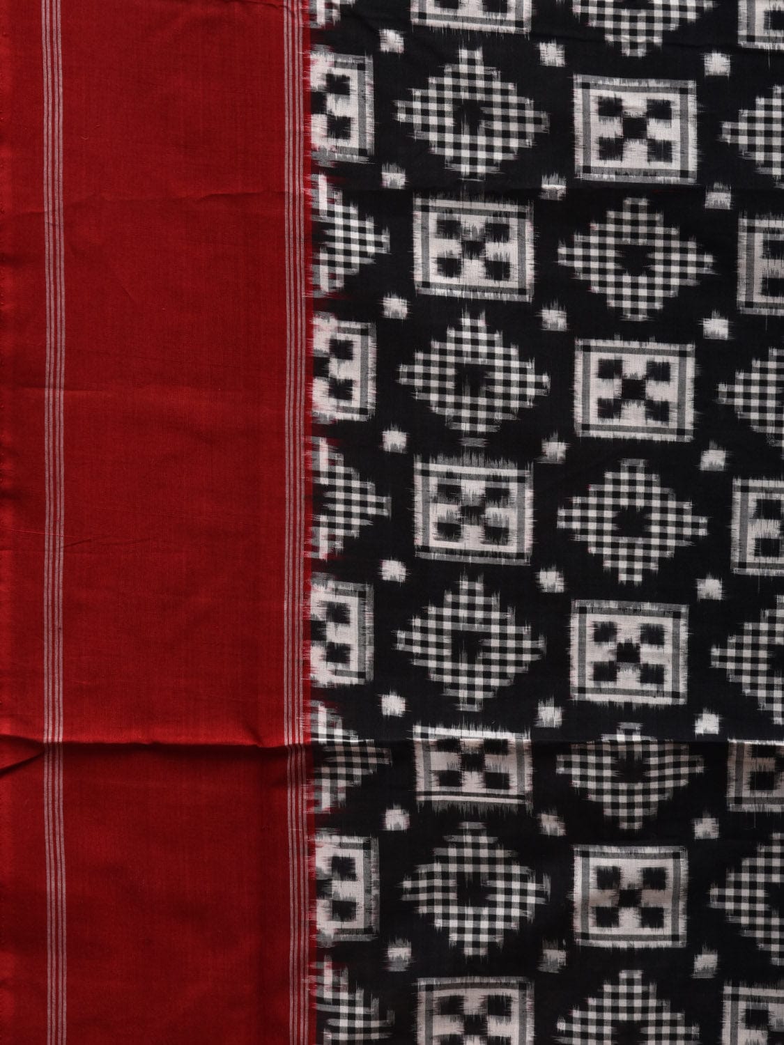 Black and Red Pochampally Ikat Cotton Handloom Saree with Telia Design i0666