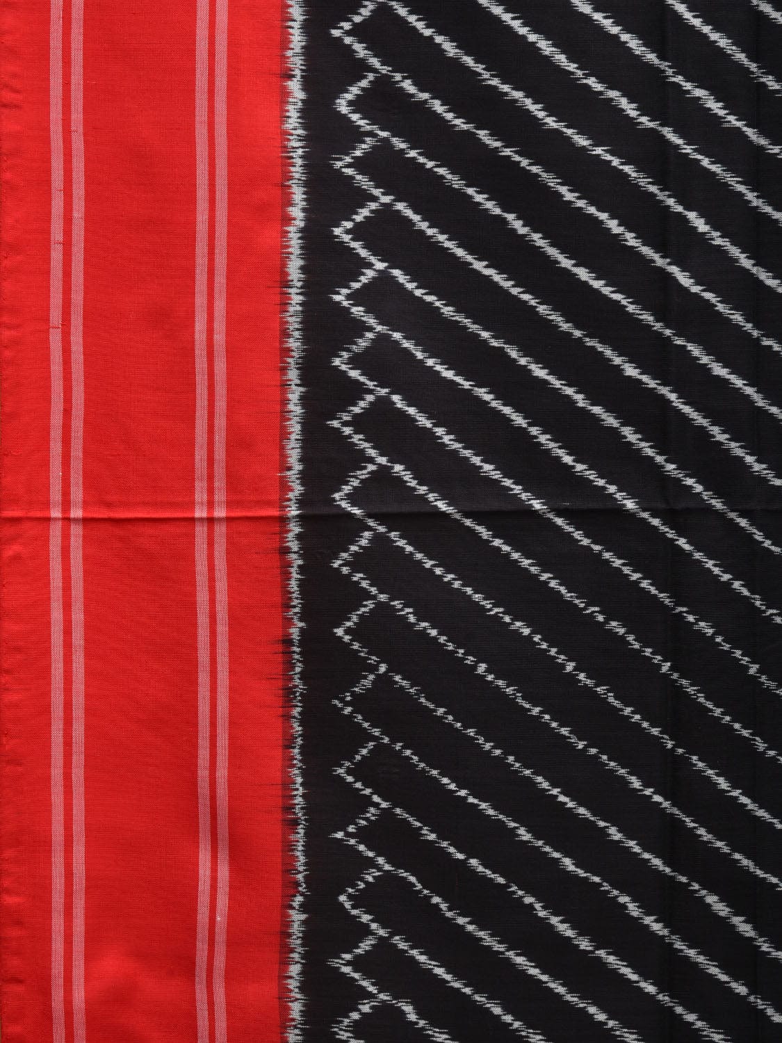 Black and Red Pochampally Ikat Silk Handloom Saree with Diagonal Design i0702