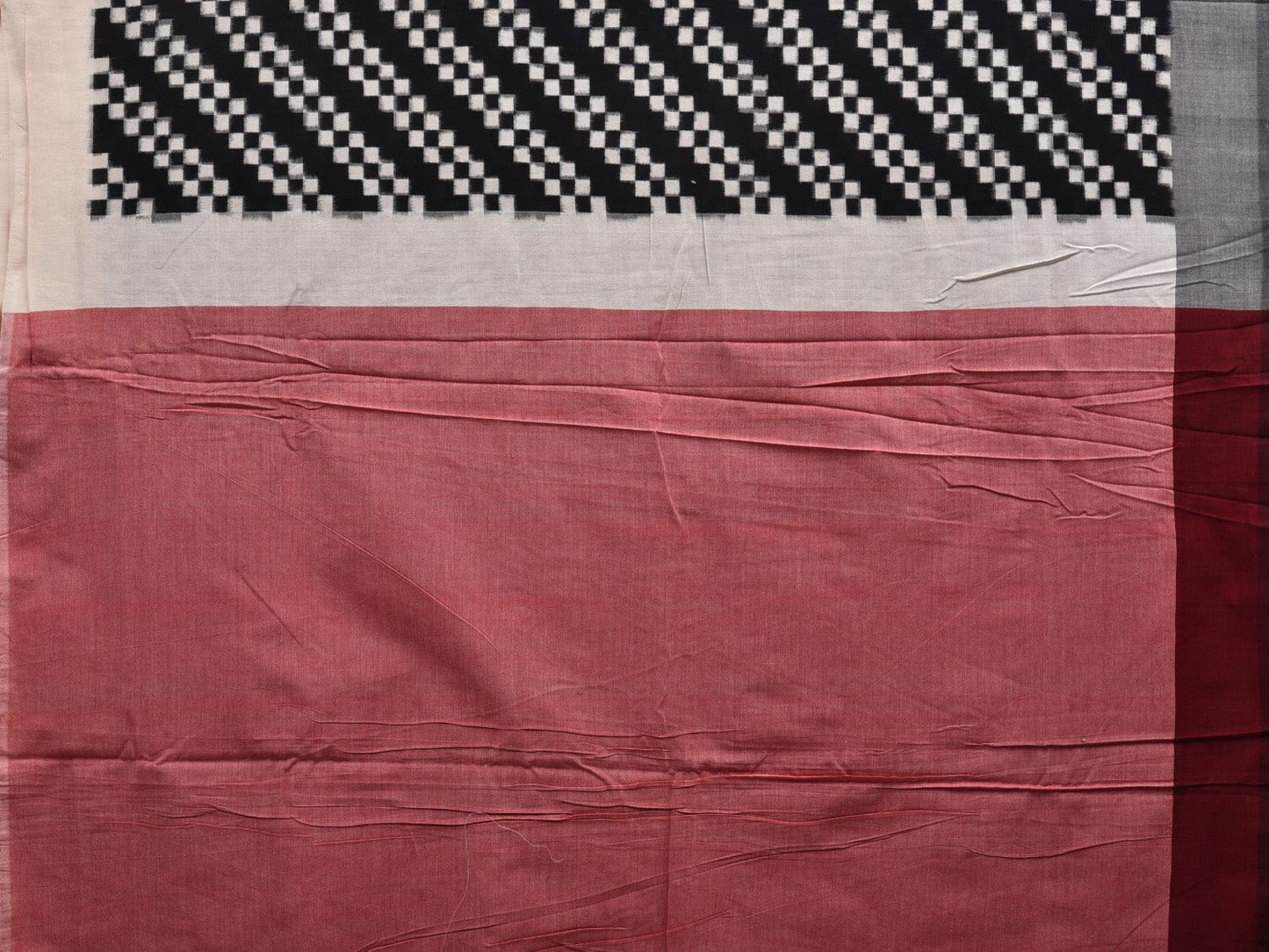 Black and White Pochampally Double Ikat Cotton Handloom Saree with Diagonal Design i0704
