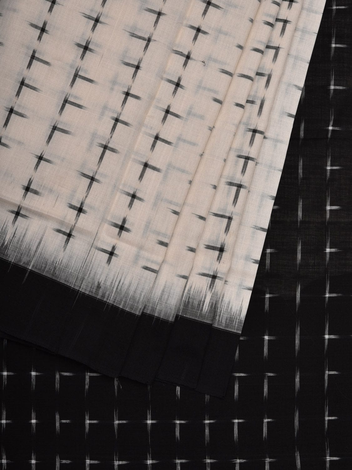 Black and White Pochampally Ikat Cotton Handloom Saree with Plus Buta Design i0661