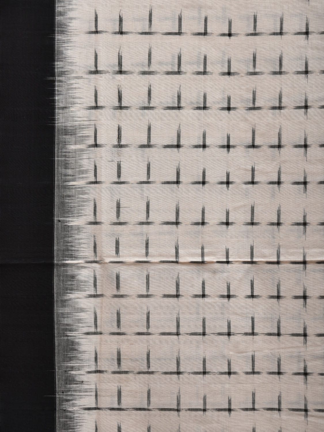 Black and White Pochampally Ikat Cotton Handloom Saree with Plus Buta Design i0661