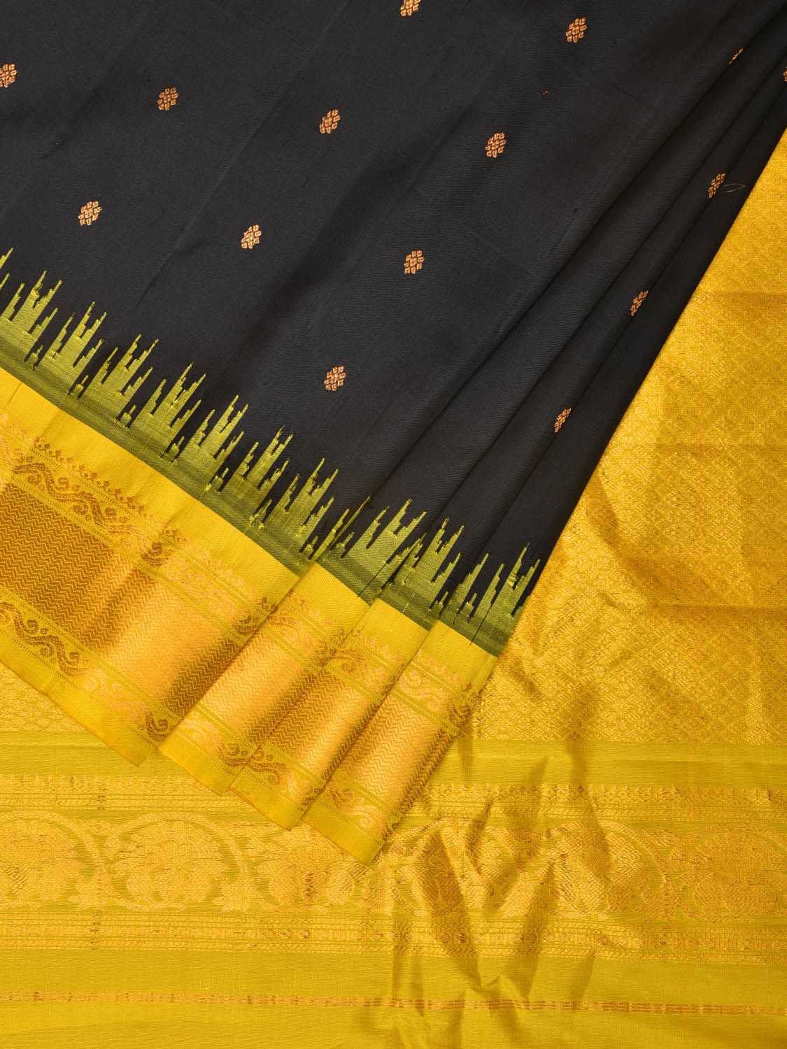 Black and Yellow Gadwal Silk Handloom Saree with Mango Pallu Design g0331