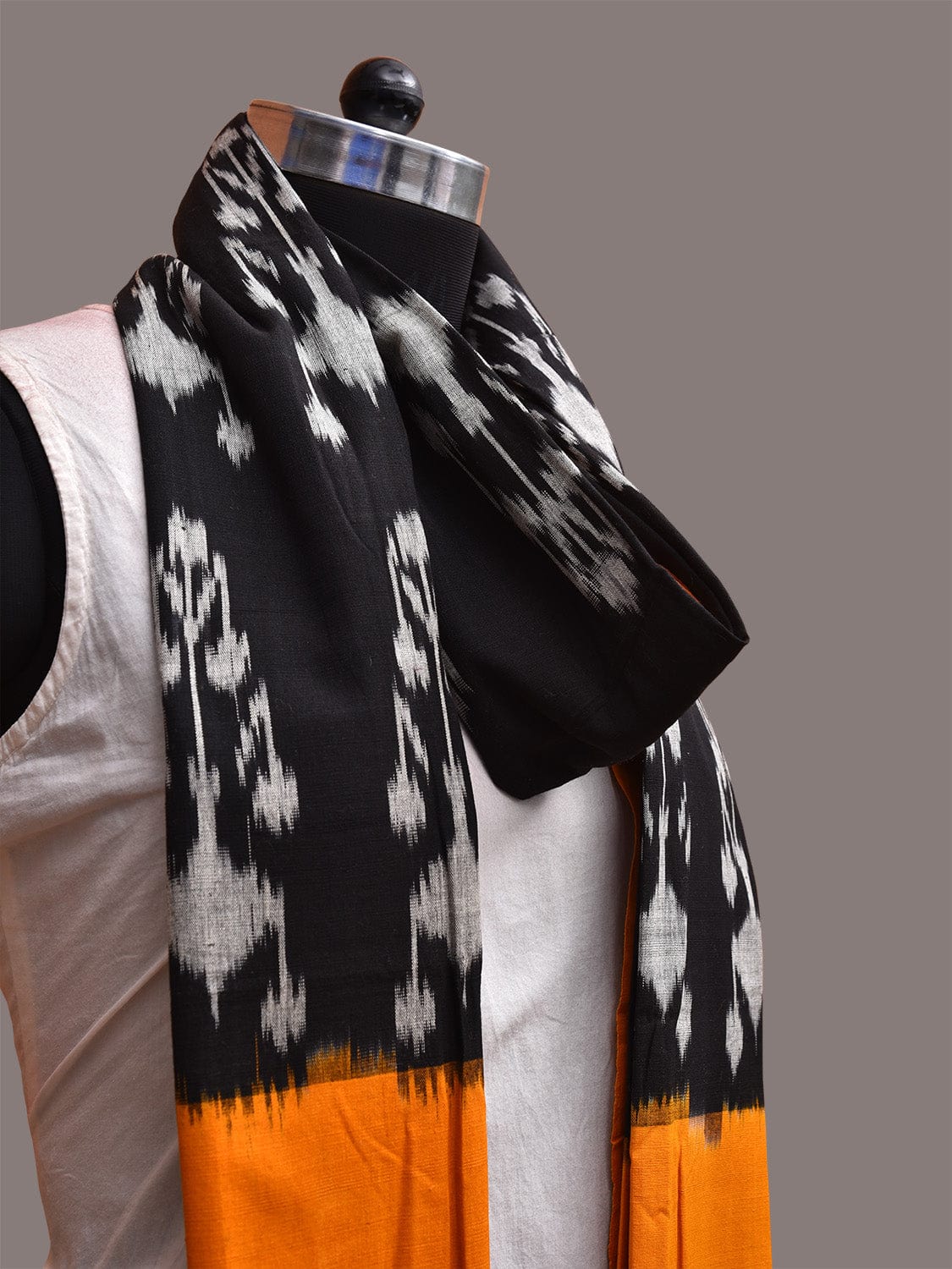 Black and Yellow Pochampally Ikat Cotton Handloom Dupatta with Big Buta Design ds3651