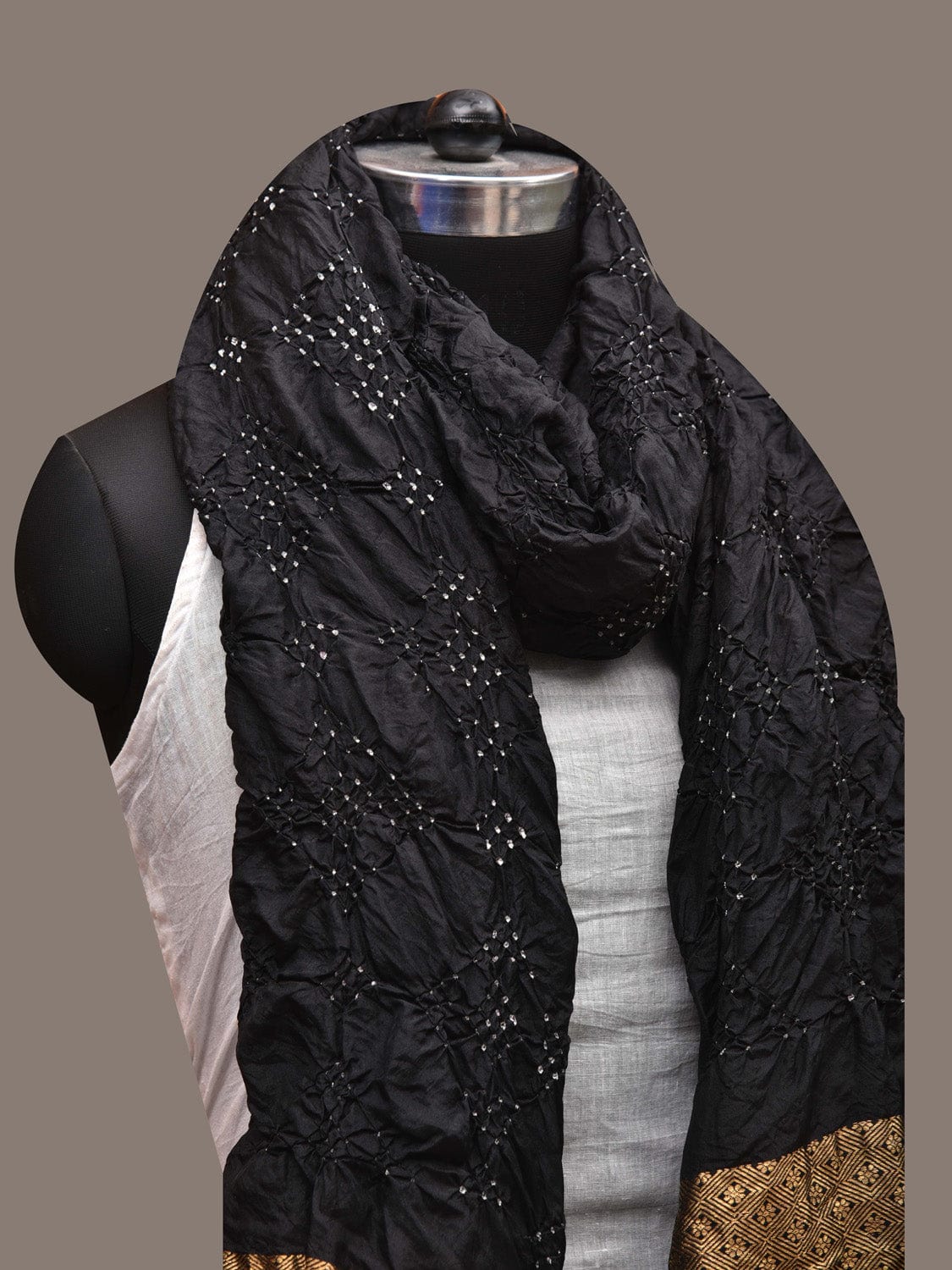 Black Bandhani Kanchipuram Silk Handloom Dupatta with Border Design ds2744