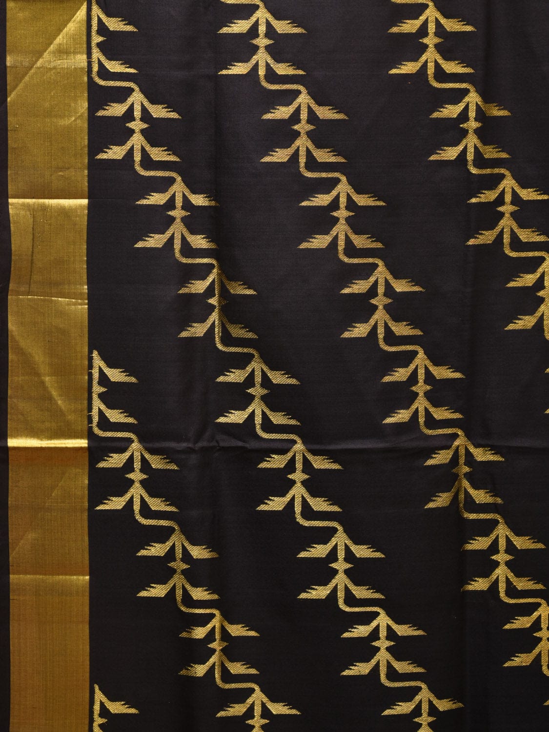 Black Kanchipuram Silk Handloom Saree with All Over Diagonal Design o0453