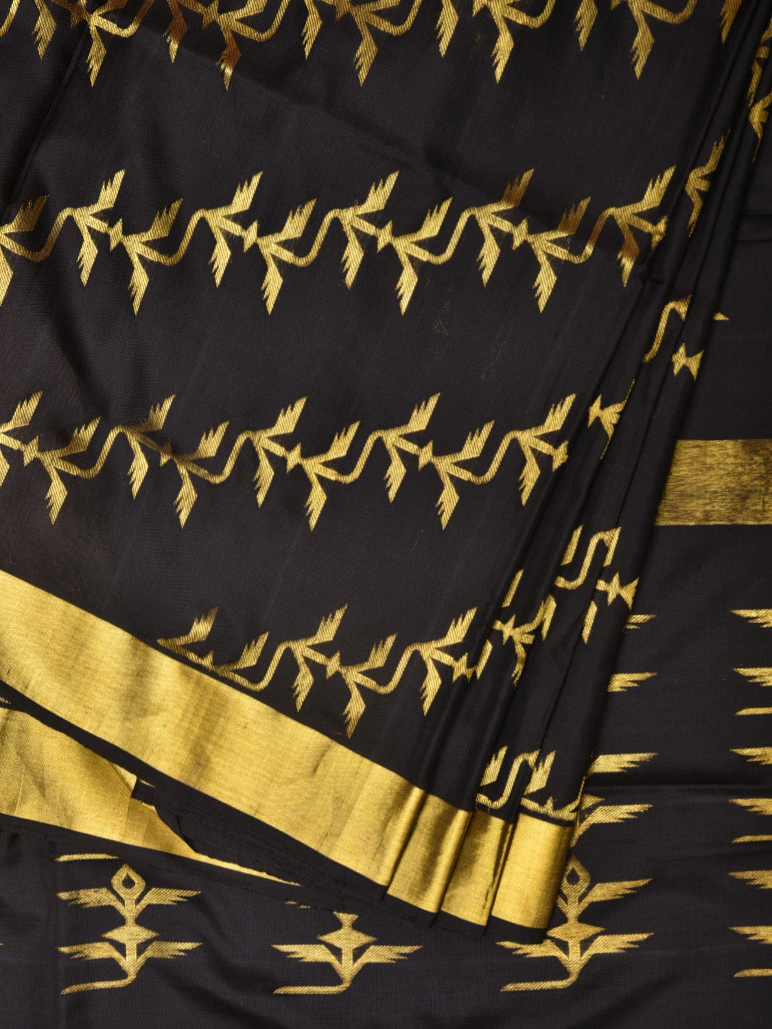 Black Kanchipuram Silk Handloom Saree with All Over Diagonal Design o0453