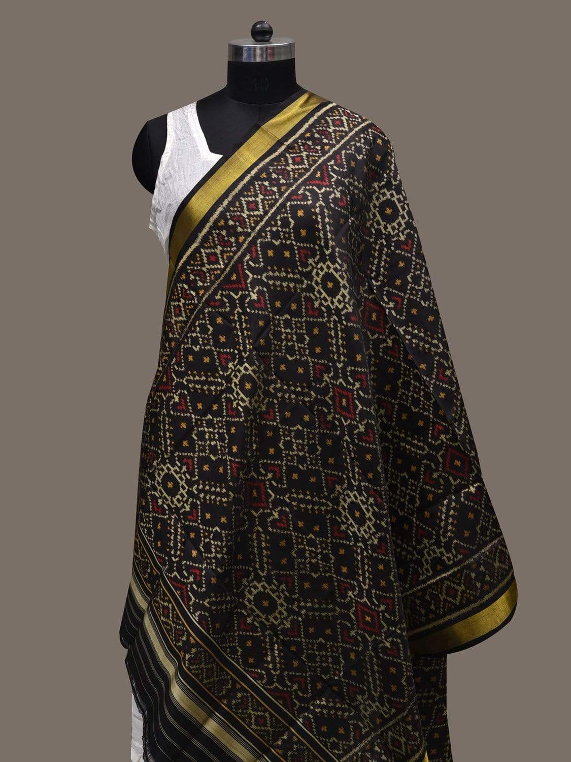 Black Pochampally Ikat Silk Handloom Dupatta with Grill Design ds2458