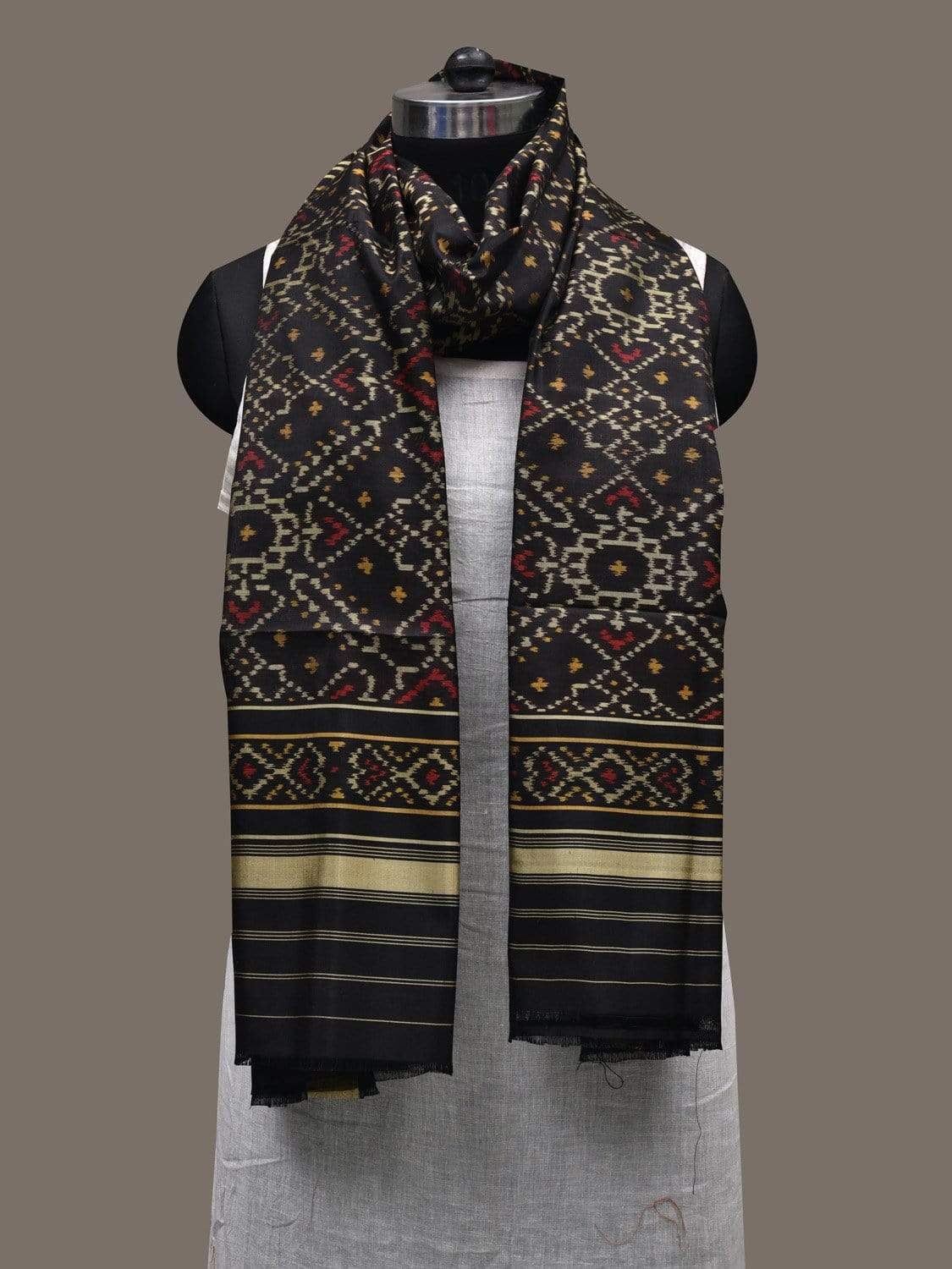 Black Pochampally Ikat Silk Handloom Dupatta with Grill Design ds2458