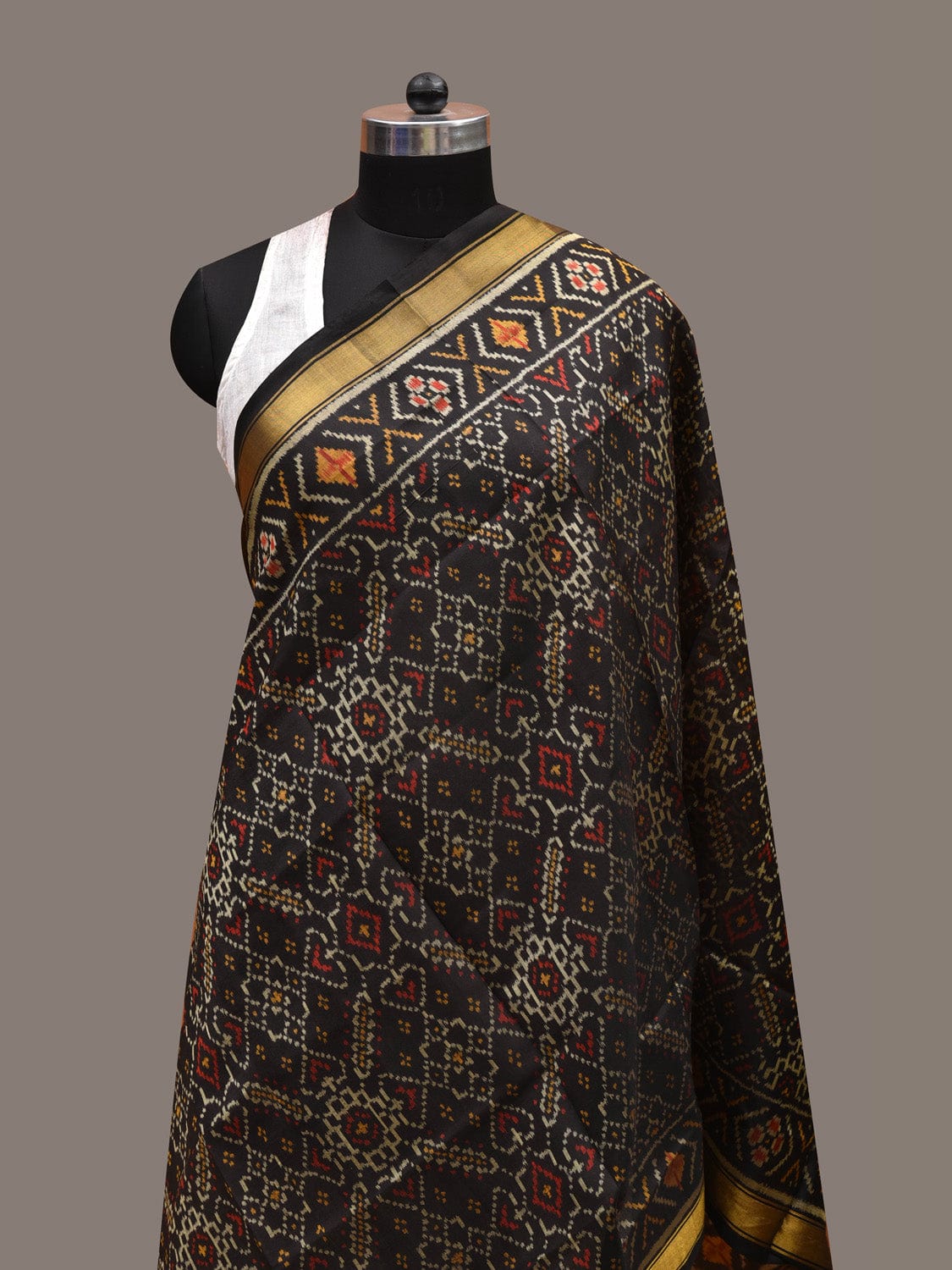 Black Pochampally Ikat Silk Handloom Dupatta with Grill Design ds2722