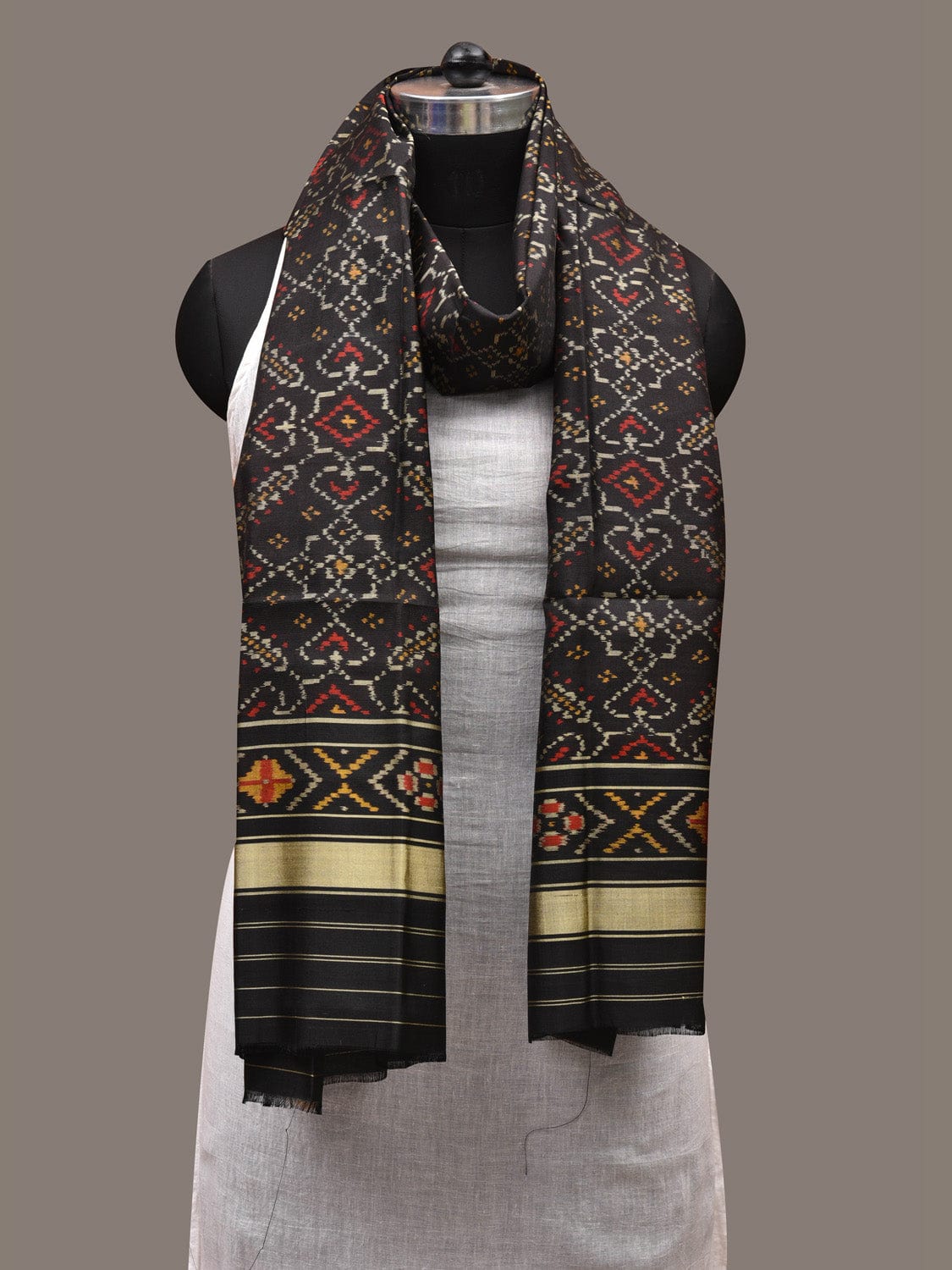 Black Pochampally Ikat Silk Handloom Dupatta with Grill Design ds2722