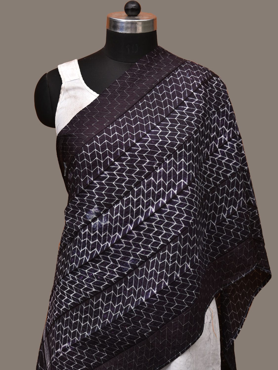 Black Shibori Silk Handloom Stole with Zig-Zag Design ds3157