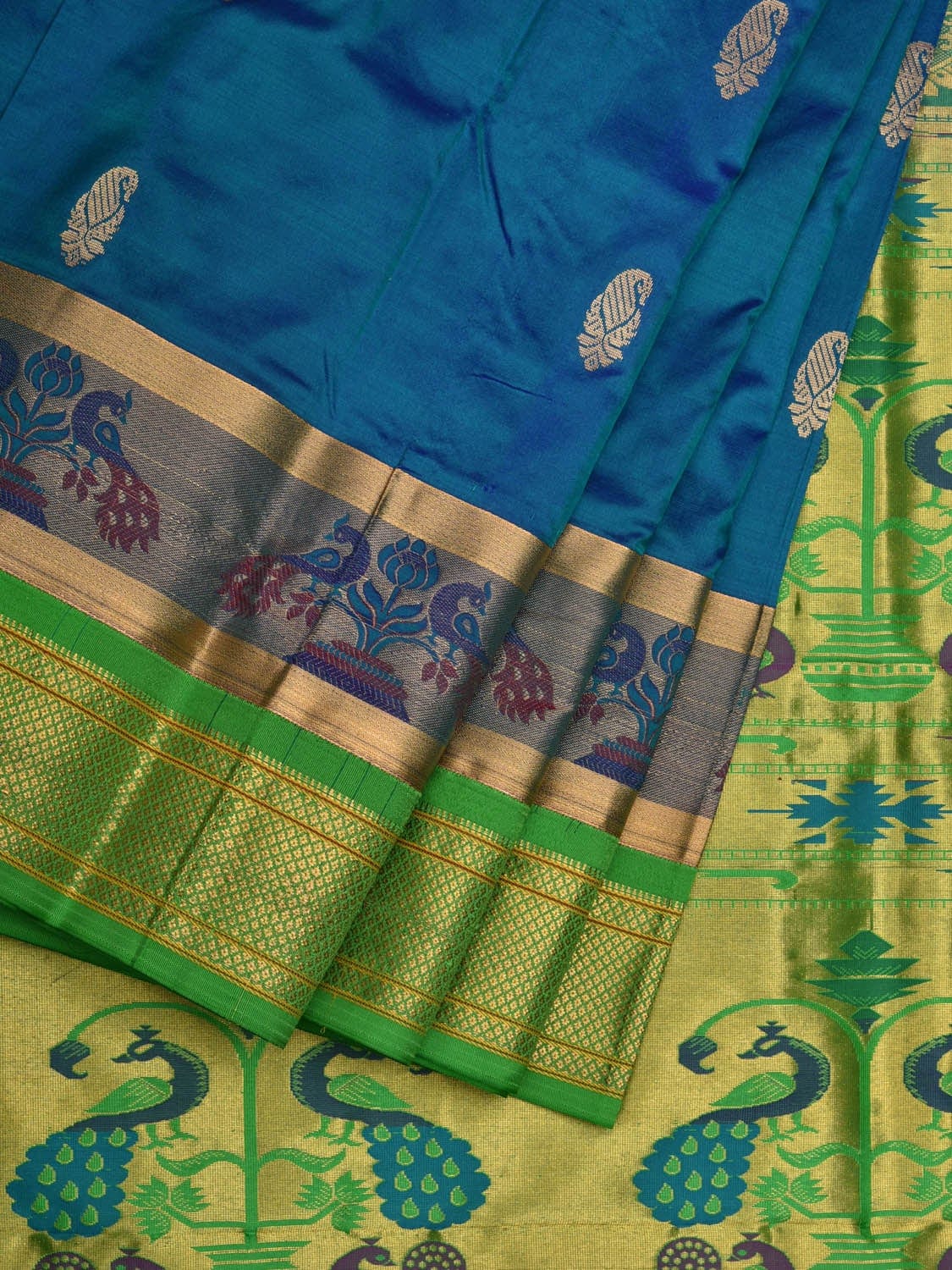 Blue and Green Paithani Silk Handloom Saree with Pallu and Border Design p0417
