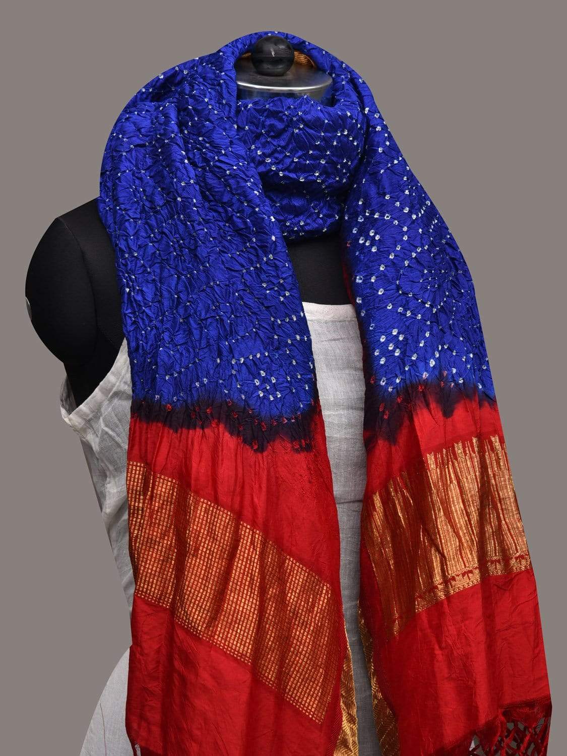 Blue and Red Bandhani Kanchipuram Silk Handloom Dupatta with Grill Design ds2555