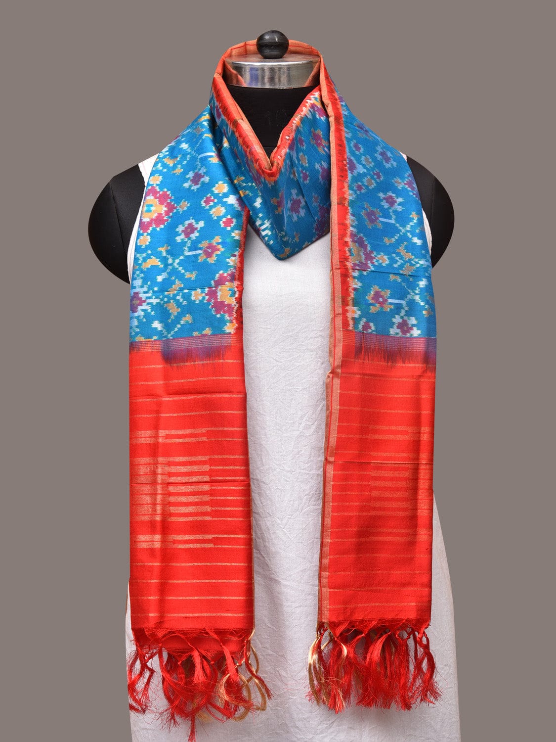 Blue and Red Pochamaplly Ikat Silk Handloom Dupatta with Geometric Design ds3376