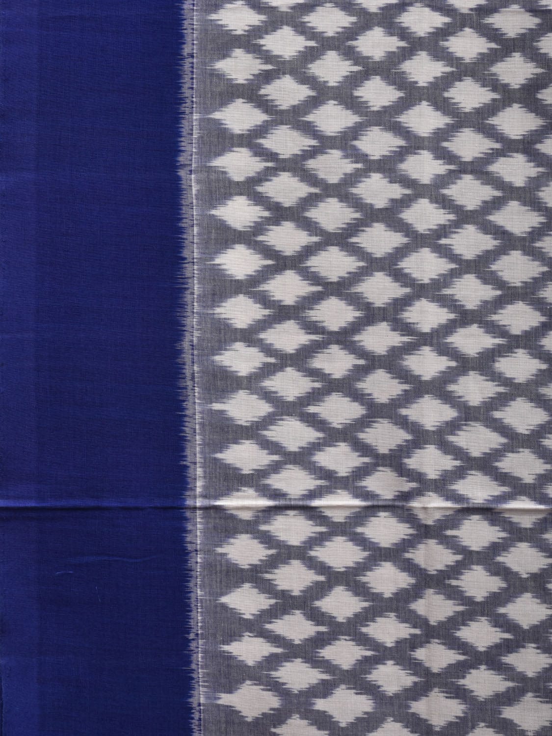 Blue and White Pochampally Ikat Cotton Handloom Saree with Grill Design i0657