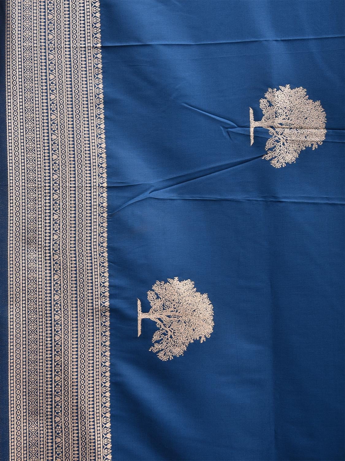Blue E.Jacquard Viscose Silk Saree with Tree Pallu and Buta Design o0557