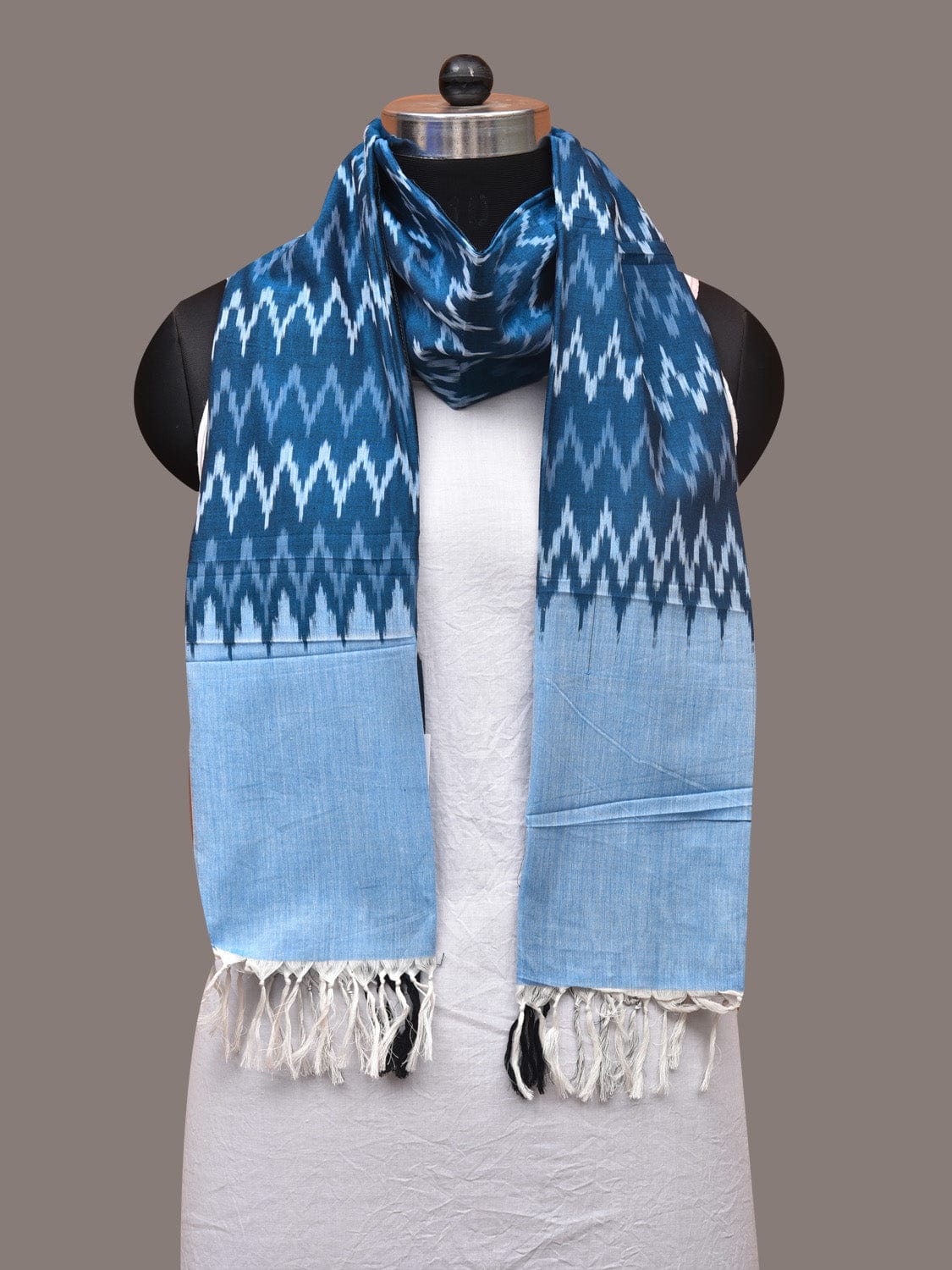 Blue Pochamaplly Ikat Cotton Handloom Stole with Zig-Zag Design ds3372