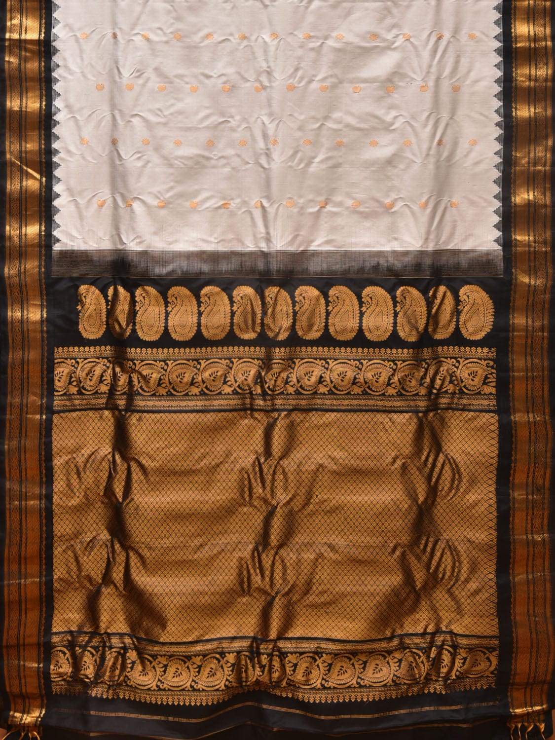 Cream and Black Gadwal Silk Handloom Saree with Mango Pallu and Border Design g0337