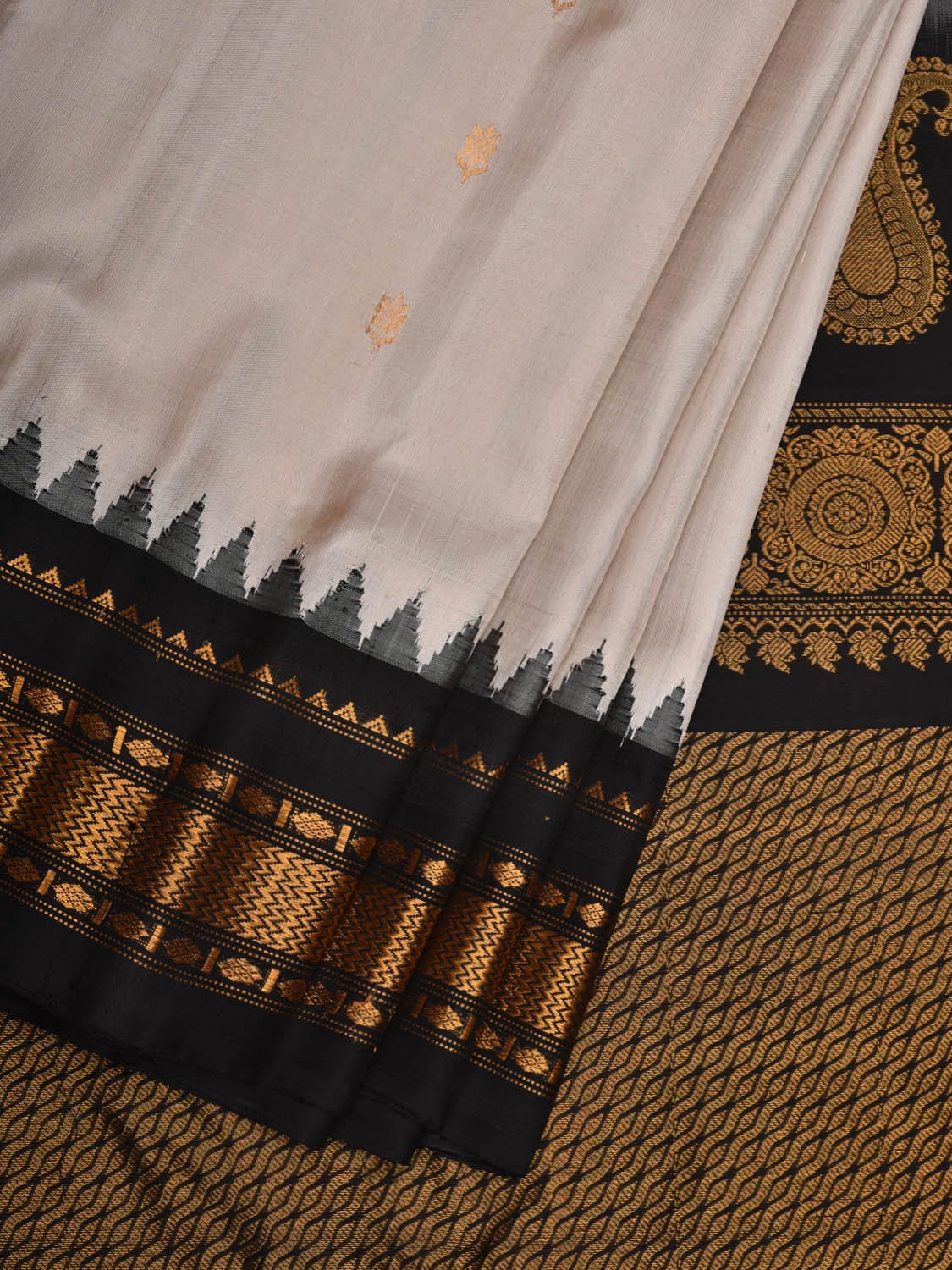 Cream and Black Gadwal Silk Handloom Saree with Mango Pallu and Temple Border Design g0313