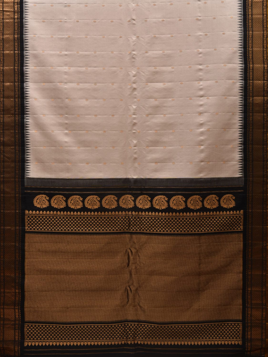 Cream and Black Gadwal Silk Handloom Saree with Mango Pallu Design g0296