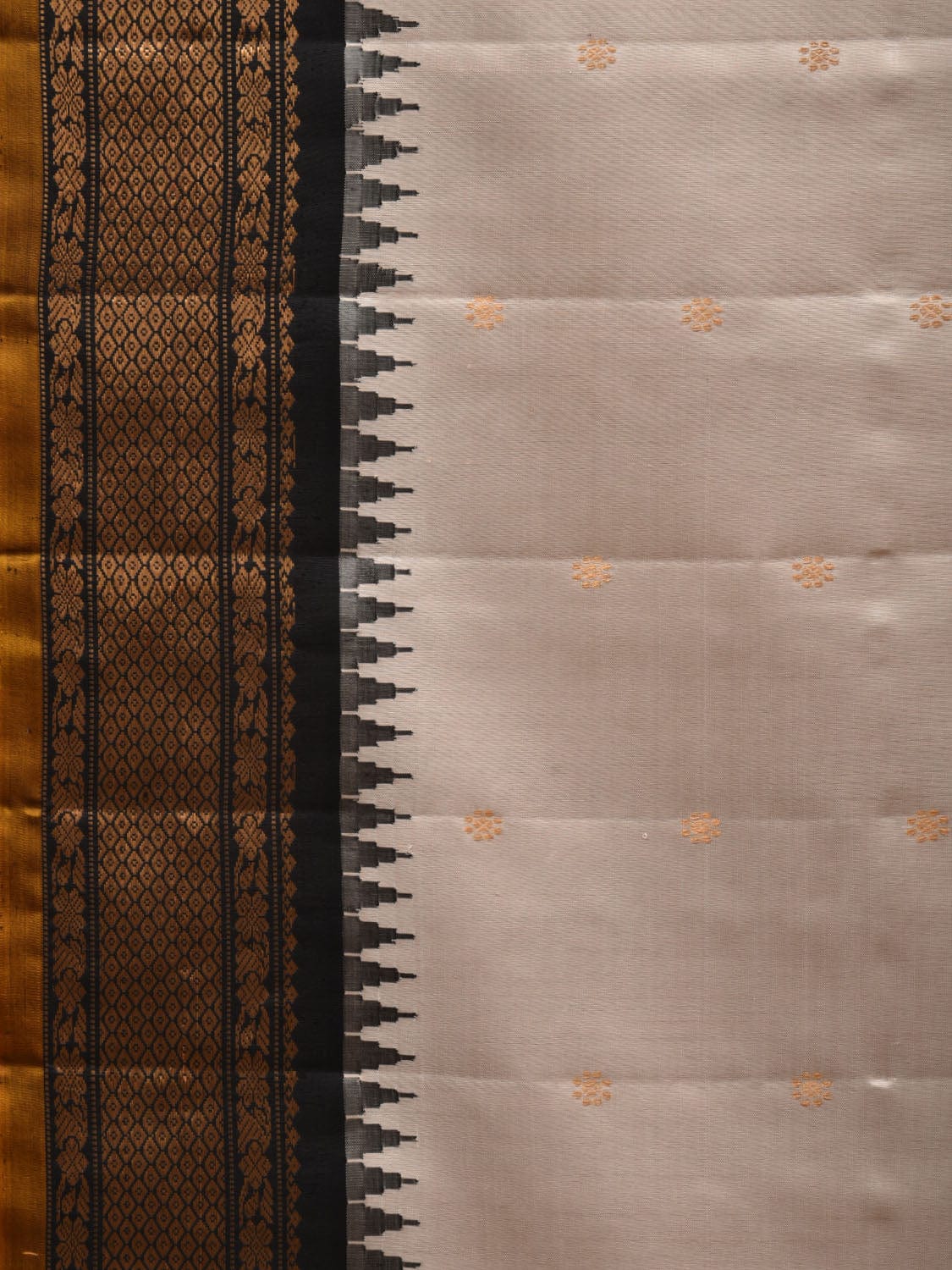 Cream and Black Gadwal Silk Handloom Saree with Mango Pallu Design g0296