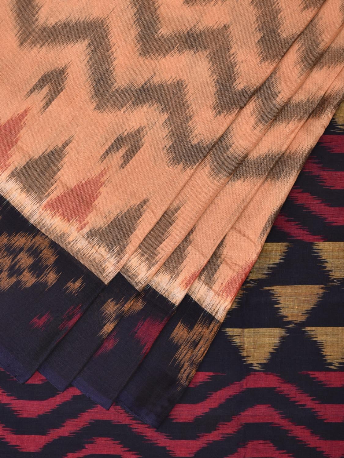 Cream and Black Pochampally Ikat Cotton Handloom Saree with Zig-Zag Design i0793