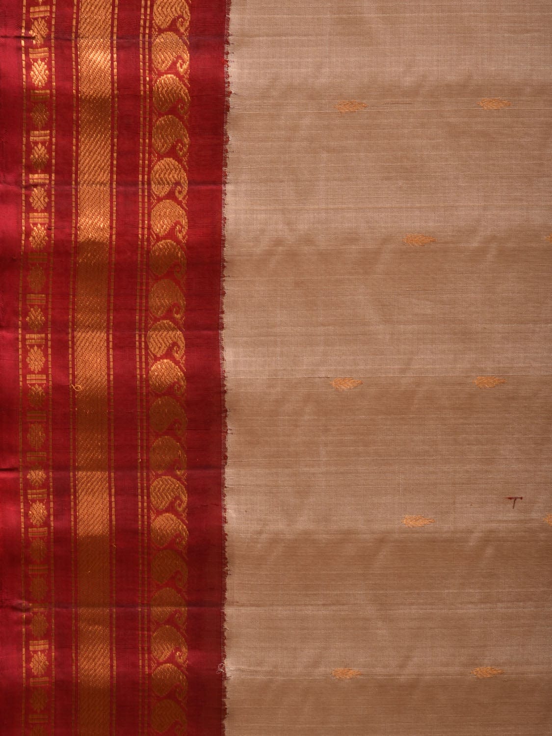 Cream and Maroon Gadwal Sico Handloom Saree with Mango Pallu Design g0302