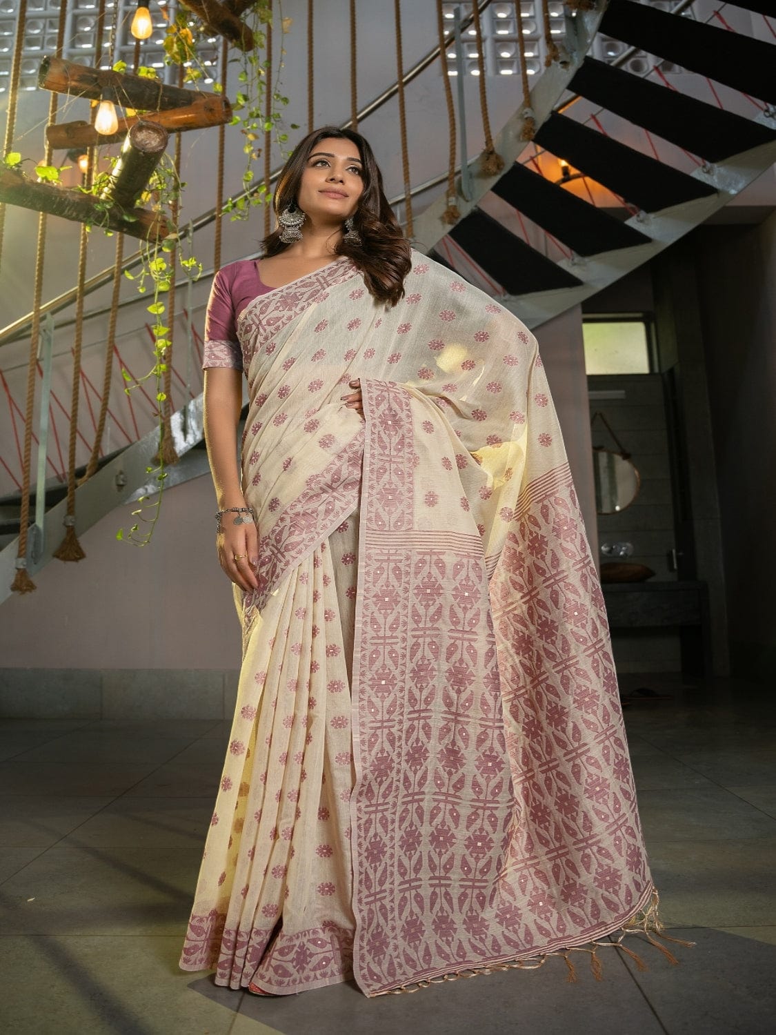 Cream and Mauve Dhakai Jamdani Cotton Viscose Saree with Buta and Pallu-Border Design dj0115