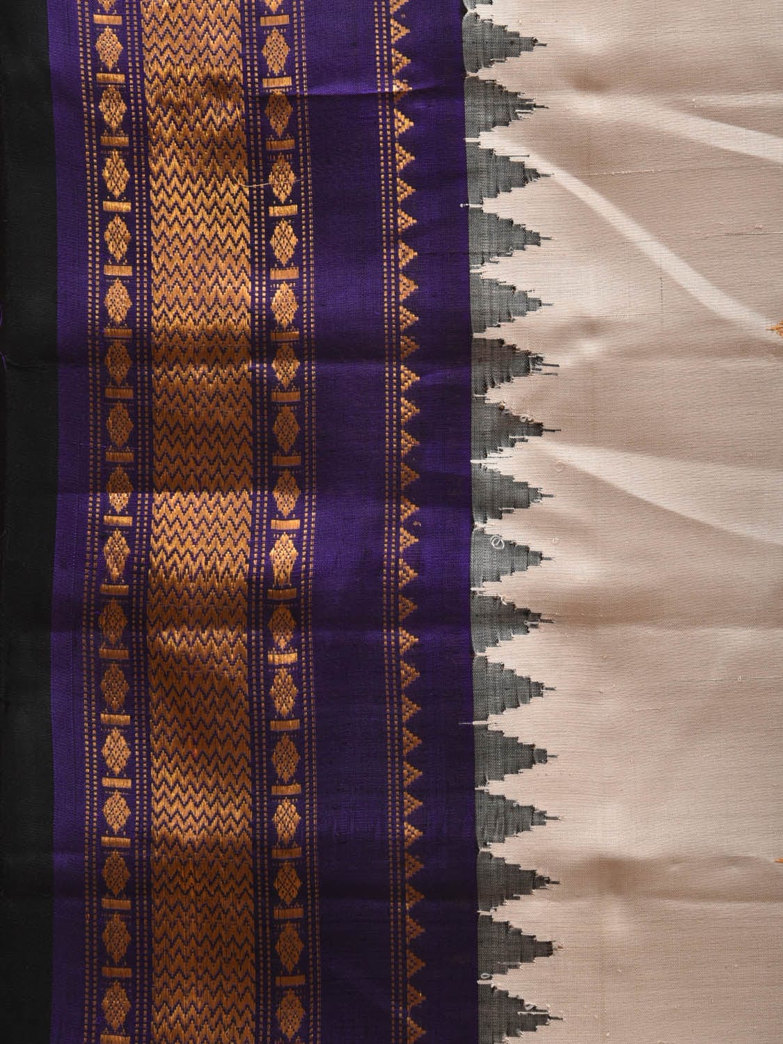 Cream and Navy Gadwal Silk Handloom Saree with Mango Pallu and Temple Border Design g0315